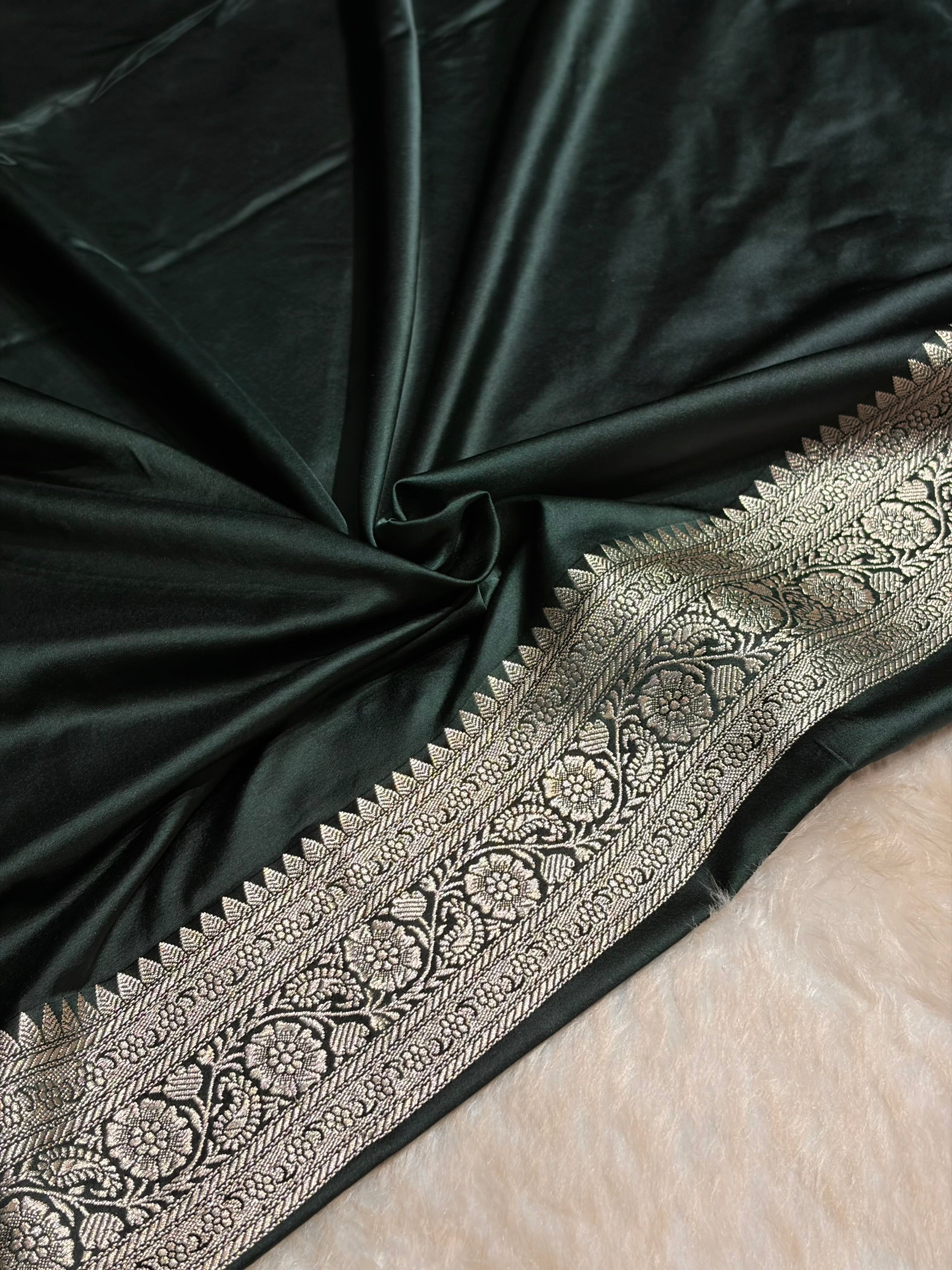 Contrast Dusty Mustard with Bottle Green Floral Jaal Mashru Silk Saree MS28