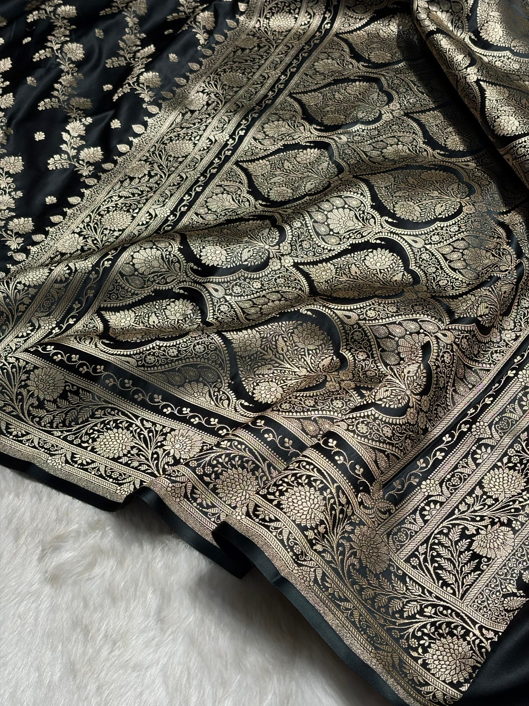 Black Booti Banarasi Katan Silk Saree SK24