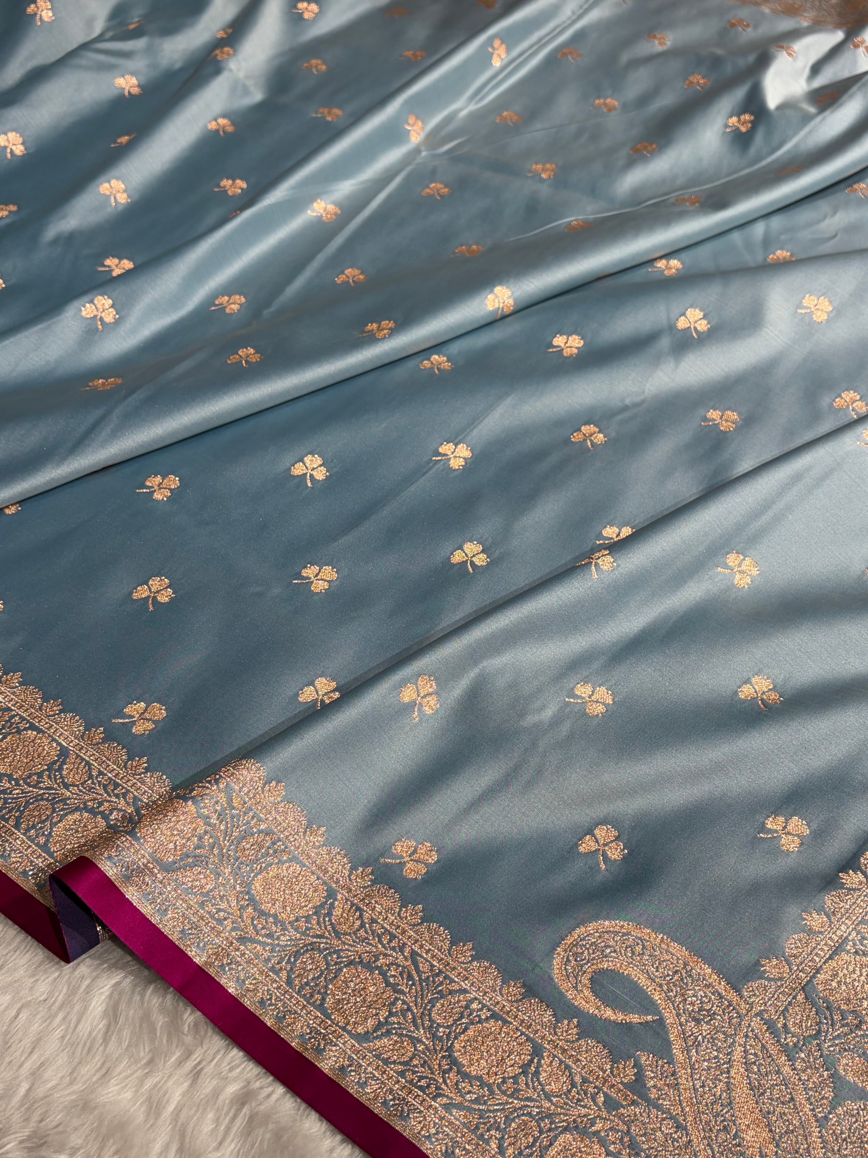 Powder Blue Blue Blue Booti Katan Silk Saree SK09