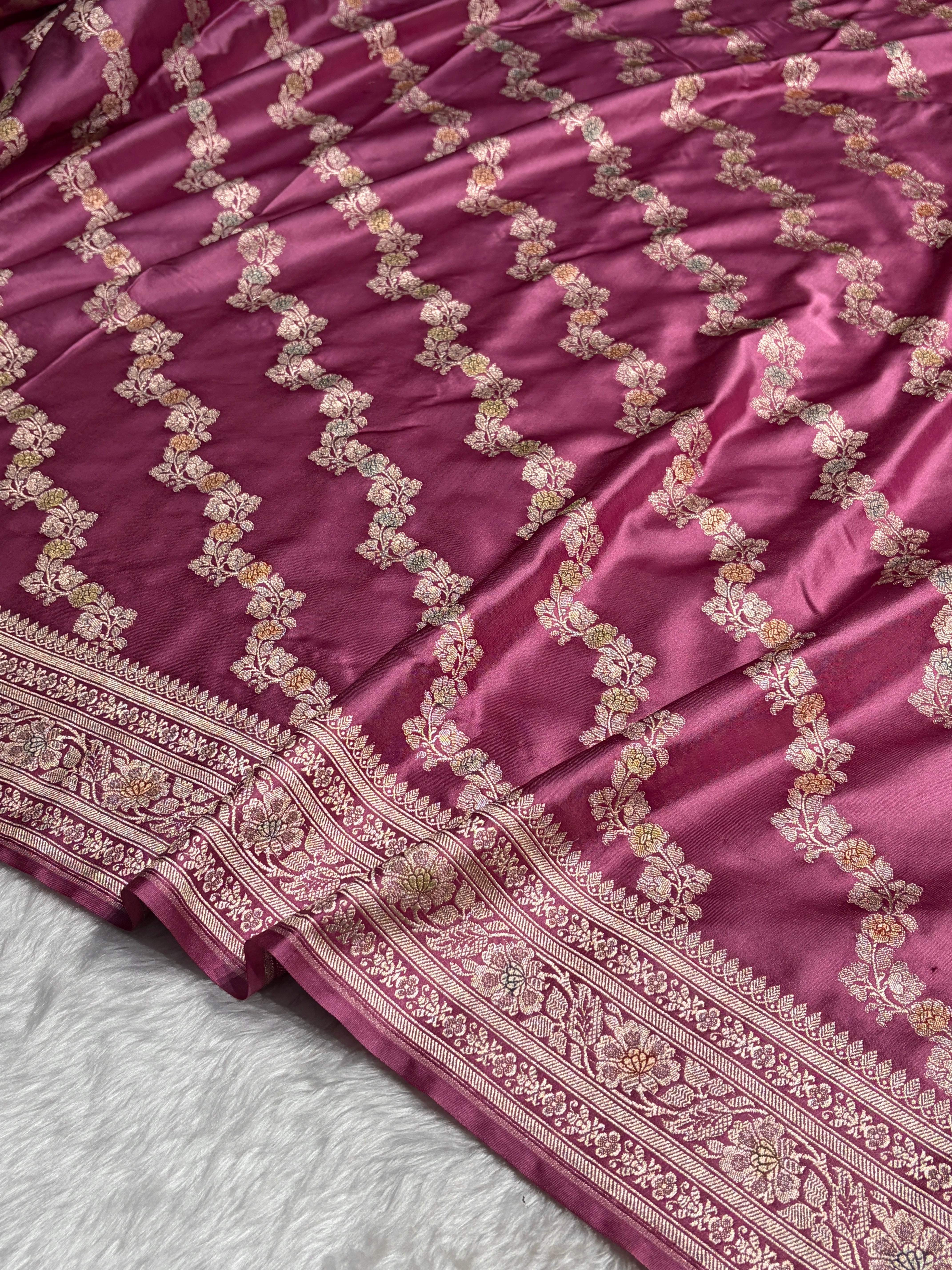 Mauve Shades Minakari Mashru Silk Saree With Cross Pattern