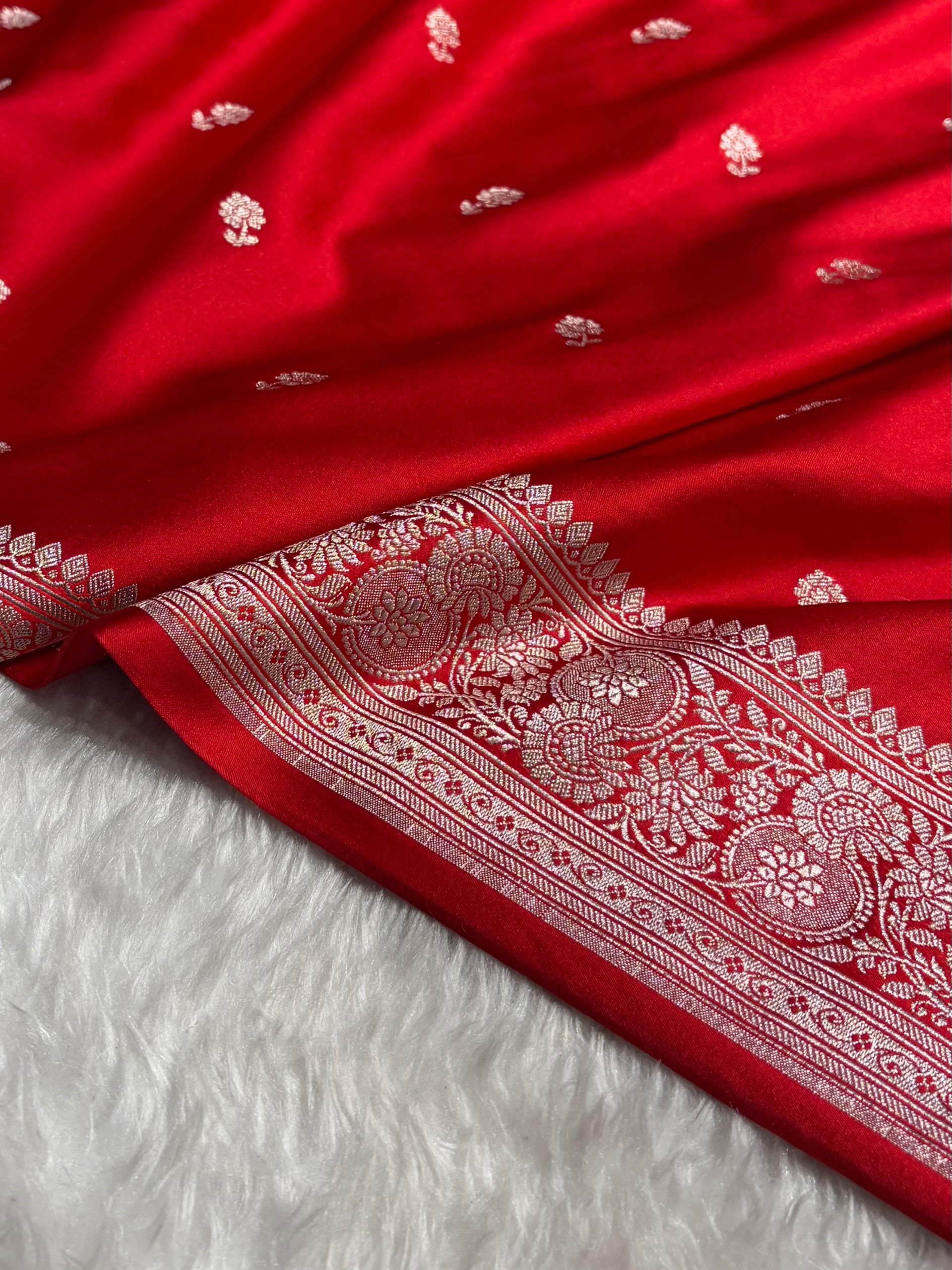 Banarasi Red Shades Booti Mashru Silk Saree MS73