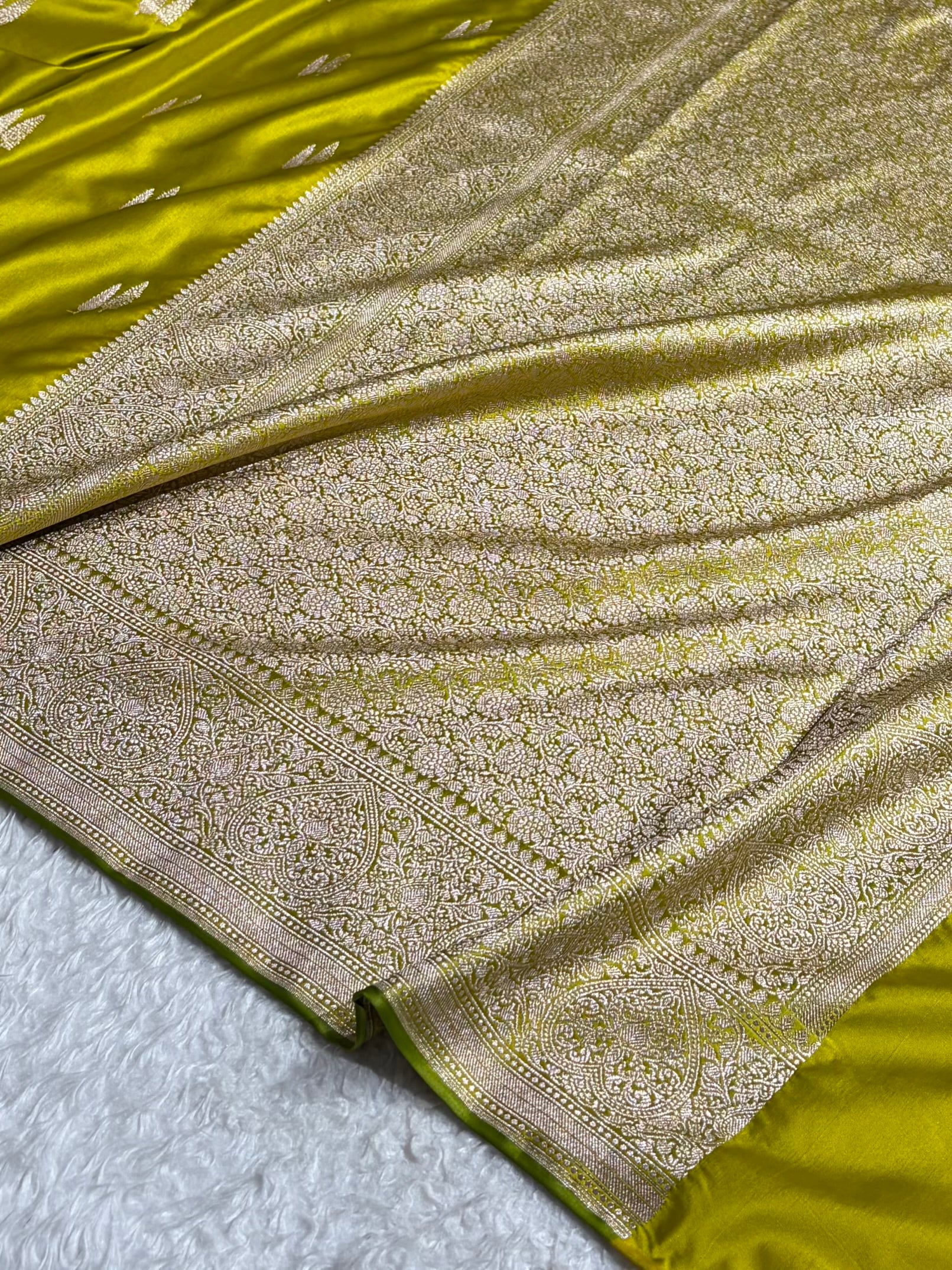 Banarasi Floral Booti Pattern in Liril Mahndi Shades Floral Mashru Silk Saree MCS102