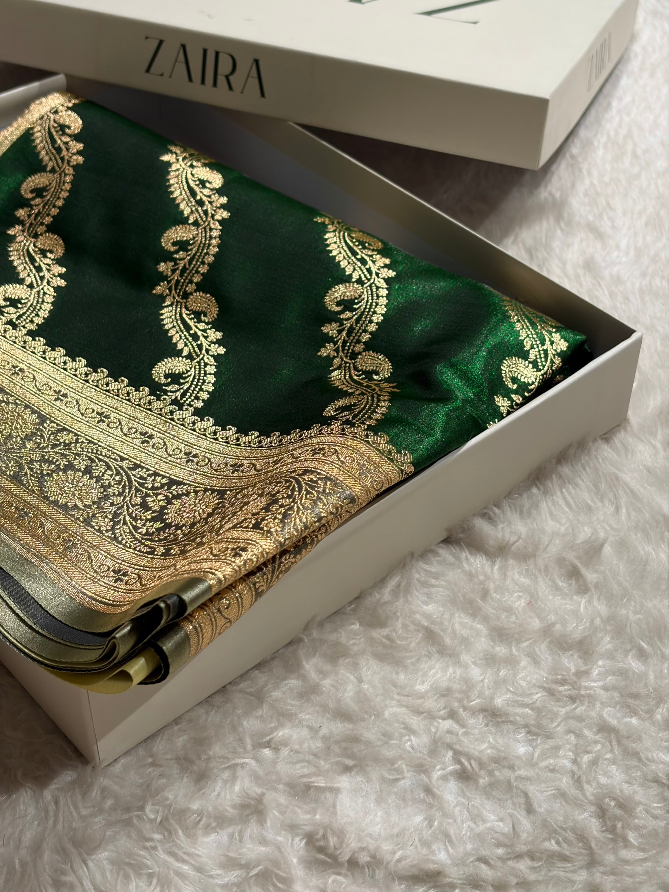 Bottle Green Contrast Shades Cross Pattern Banarasi Satin Silk Saree SS39