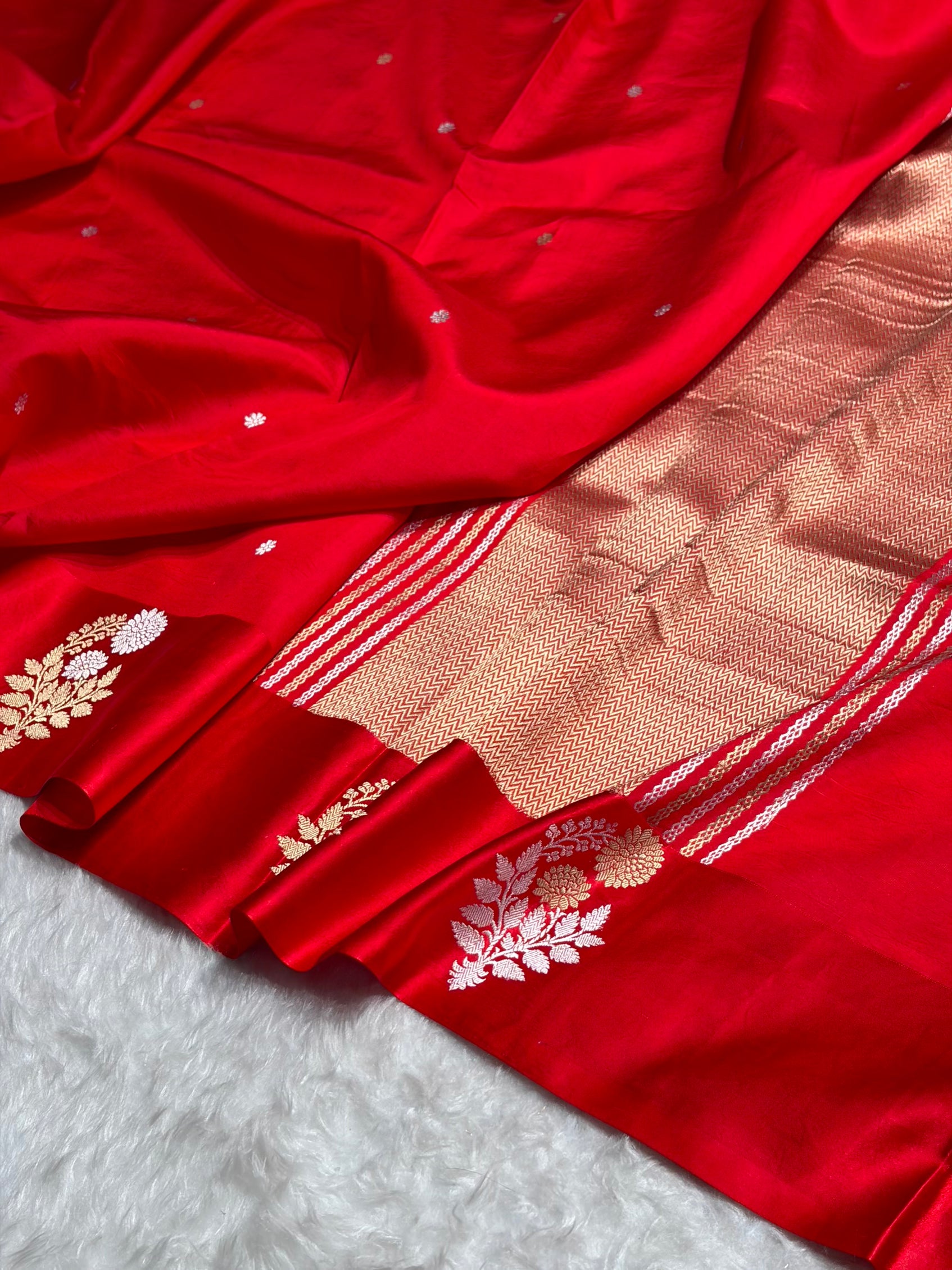 Red Shade Handwoven Kaduwa Pure Katan Raw Silk RM-05