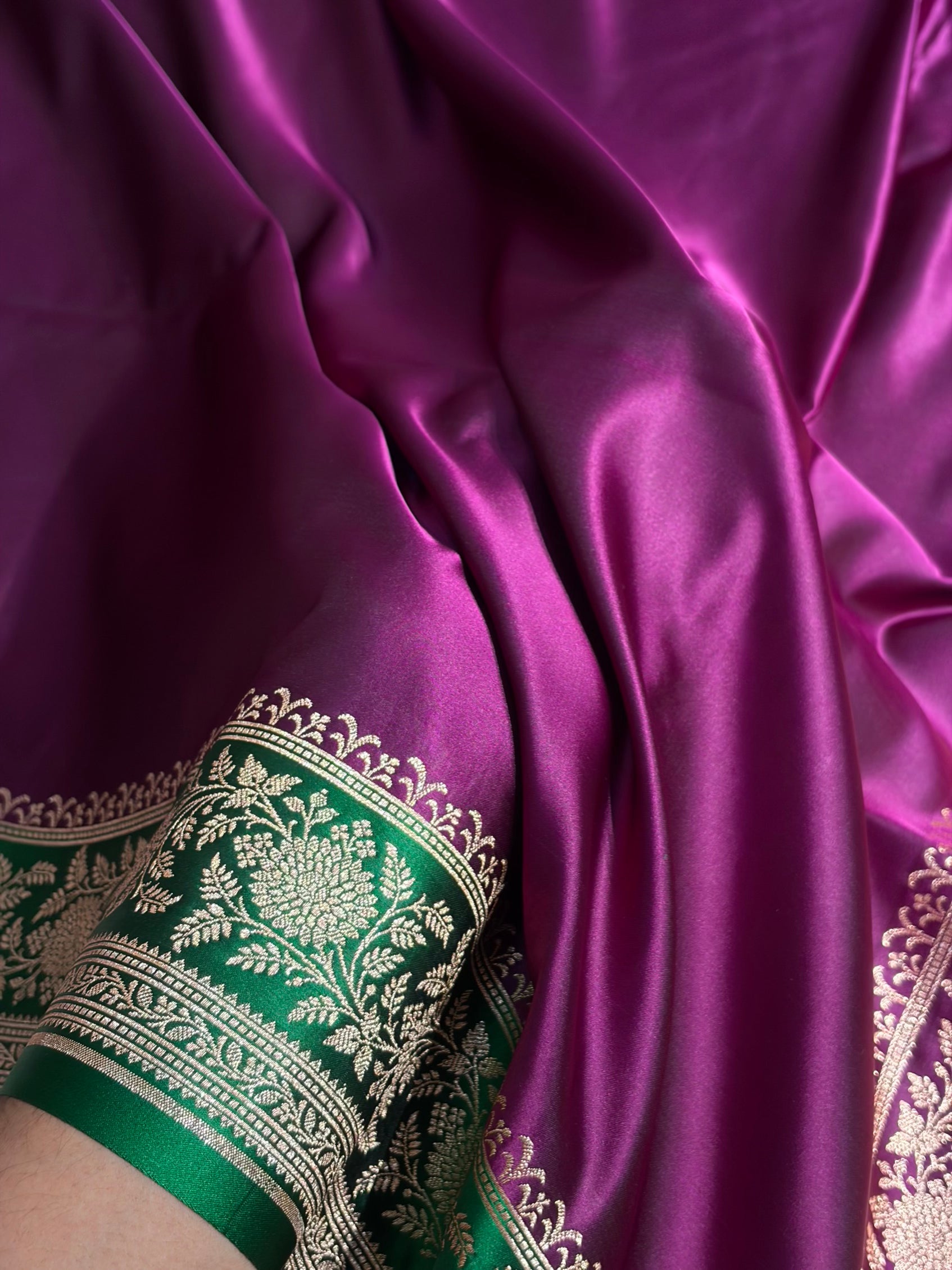 Banarasi Satin Katan Saree Floral Booti Pattern in Contrast Wine / Bottle Green Shades SK149