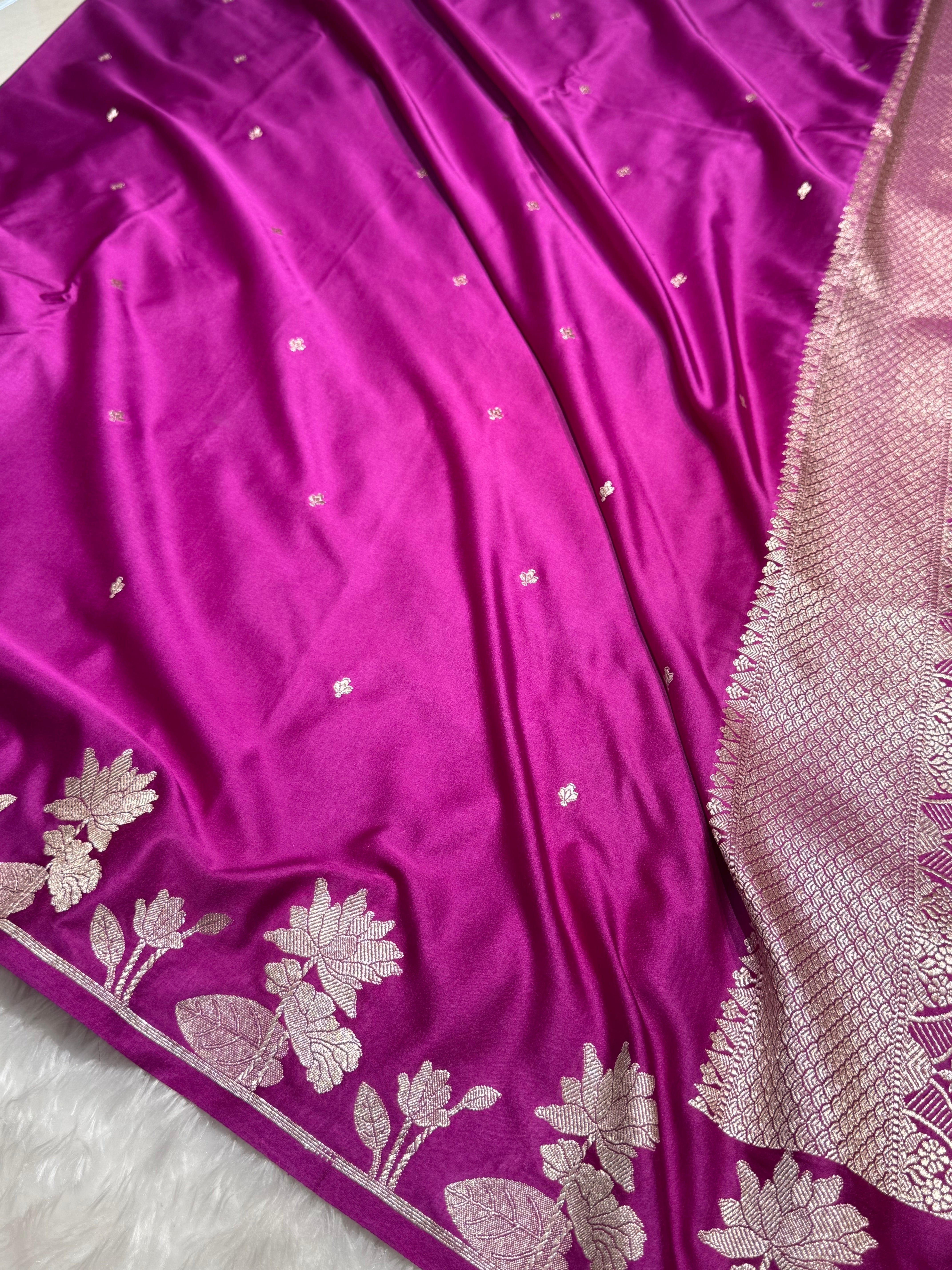 Majenta Booti Motif Mashru Silk Saree