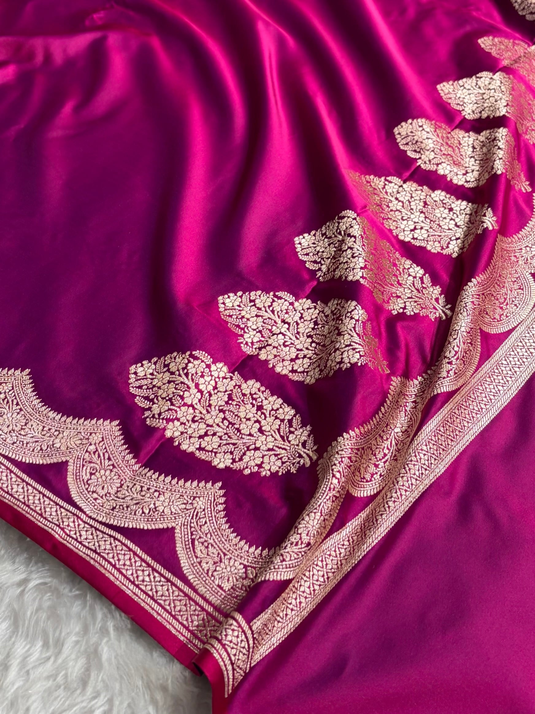 Reddish Magenta Shades Banarasi Boota Pattern Floral Mashru Silk Saree MSM-116