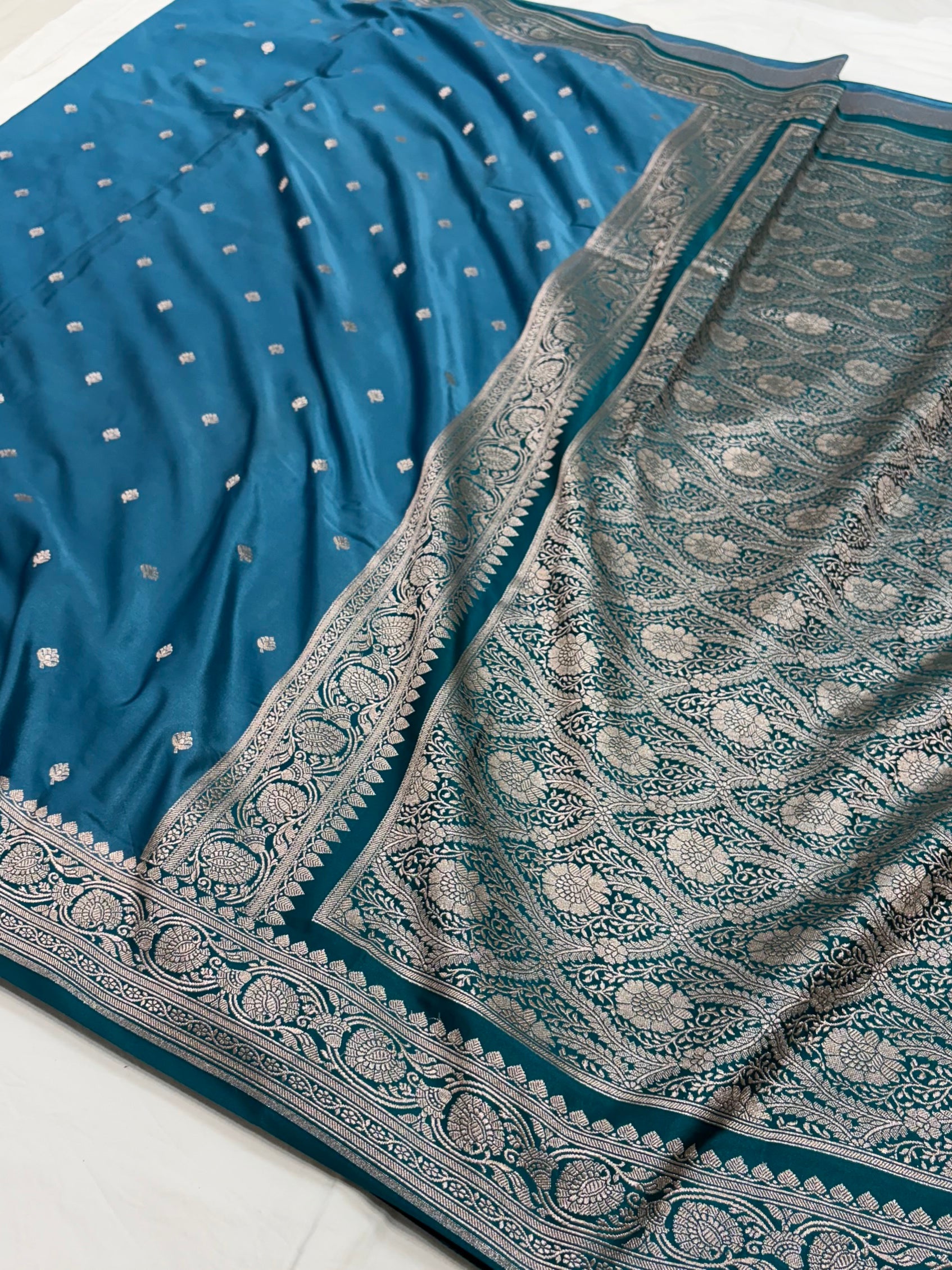 Firozi / Rama Contrast Shade With Booti Pattern Mashru Silk Saree