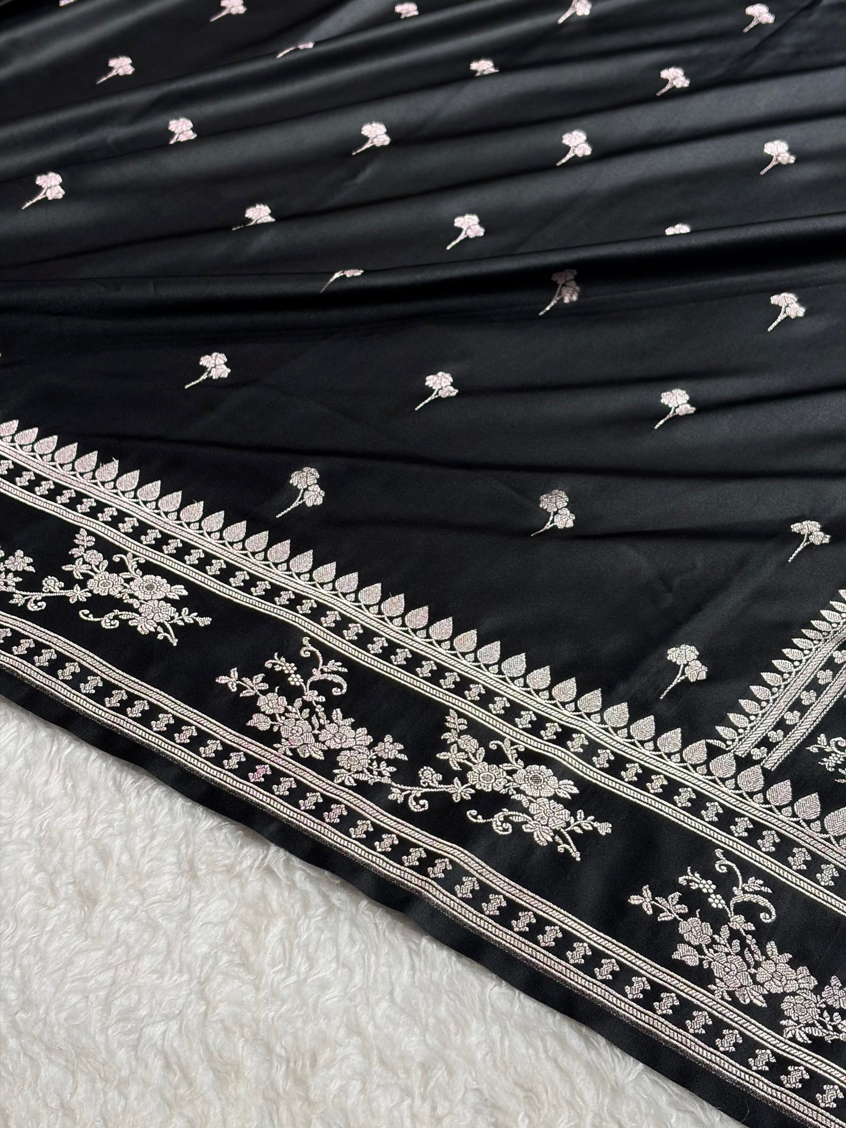 Black Shades Banarasi Boota Pattern Floral Mashru Silk Saree