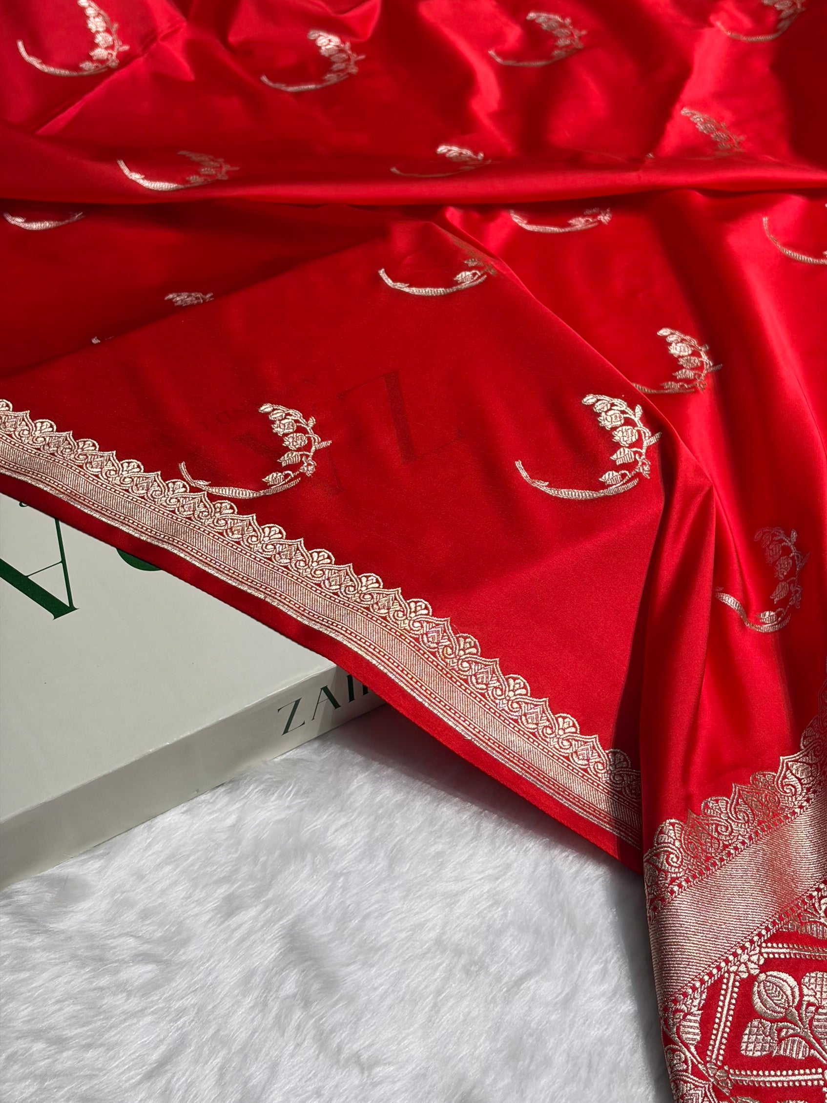 Red Shades Unique Motif Mashru Silk Saree ms47