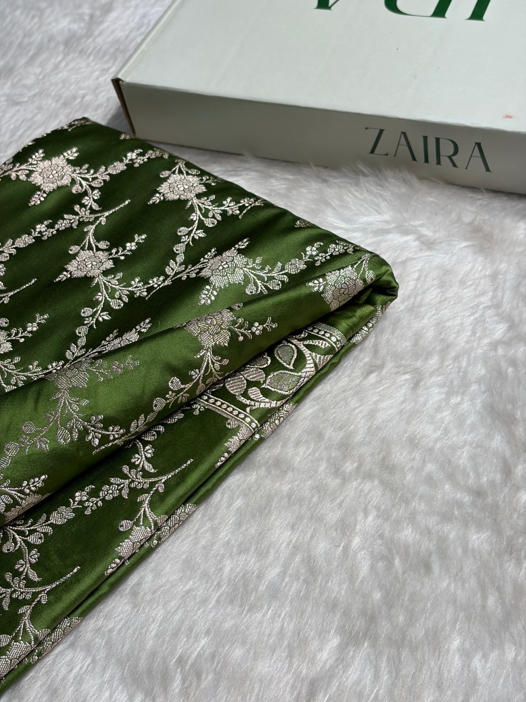 Mehendi Green Shades Mashru Silk Banarasi Saree With Jaal Pattern MS71