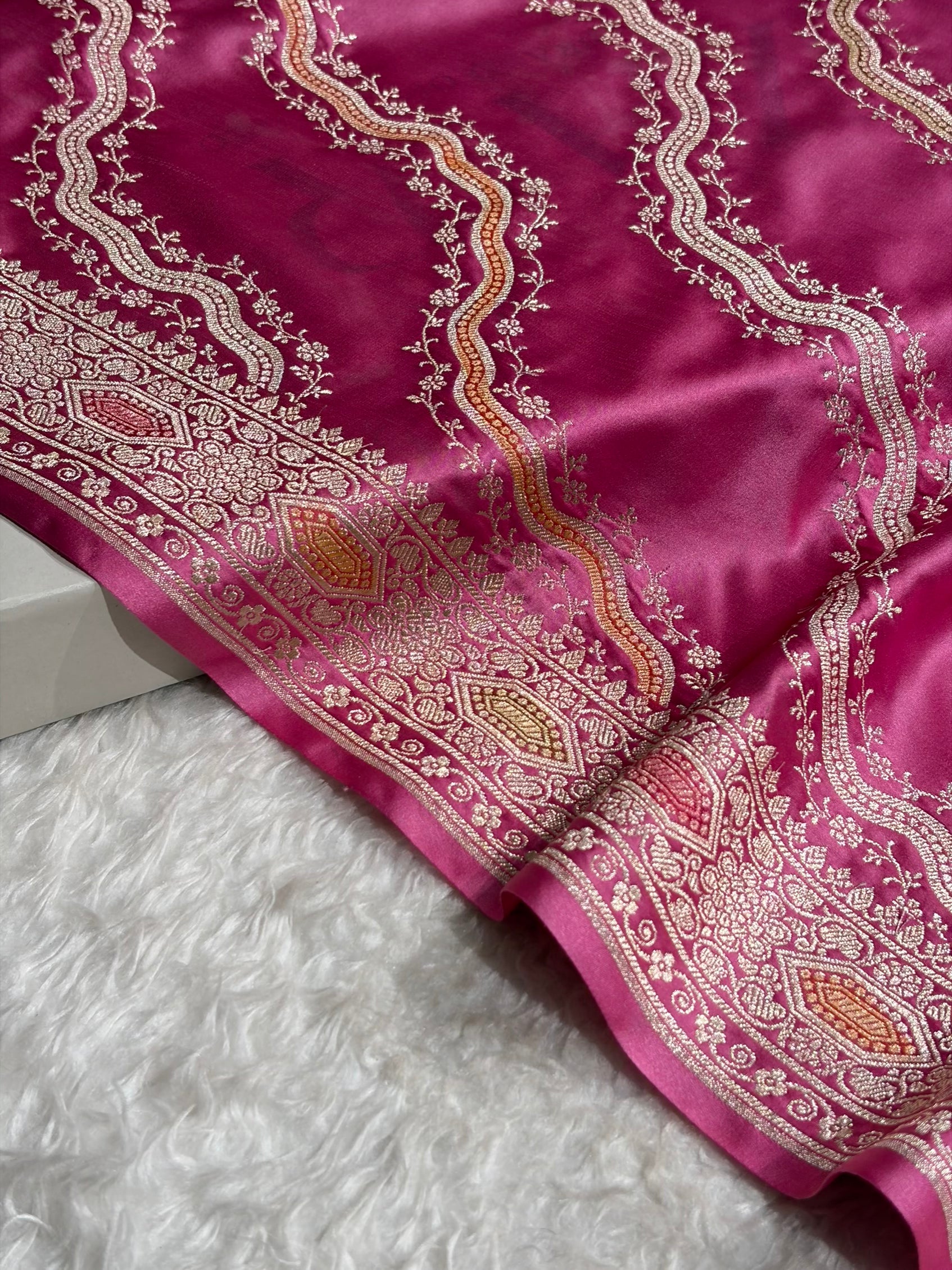 Banarasi Minakari Cross Pattern in Pink Shades Floral Mashru Silk Saree MS93