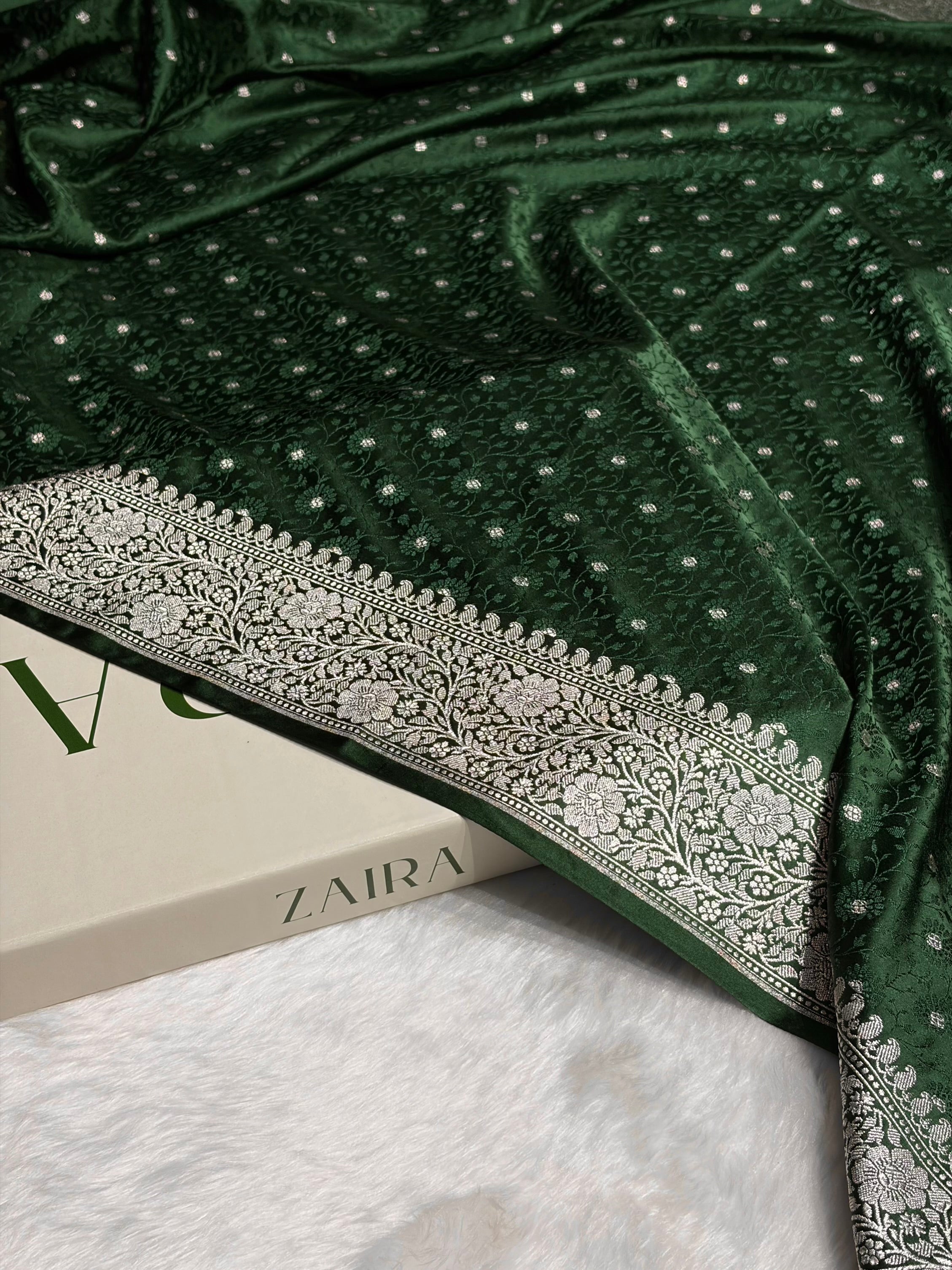 Bottle Green Shades Booti Tanchoi Mashru Silk Saree MS49