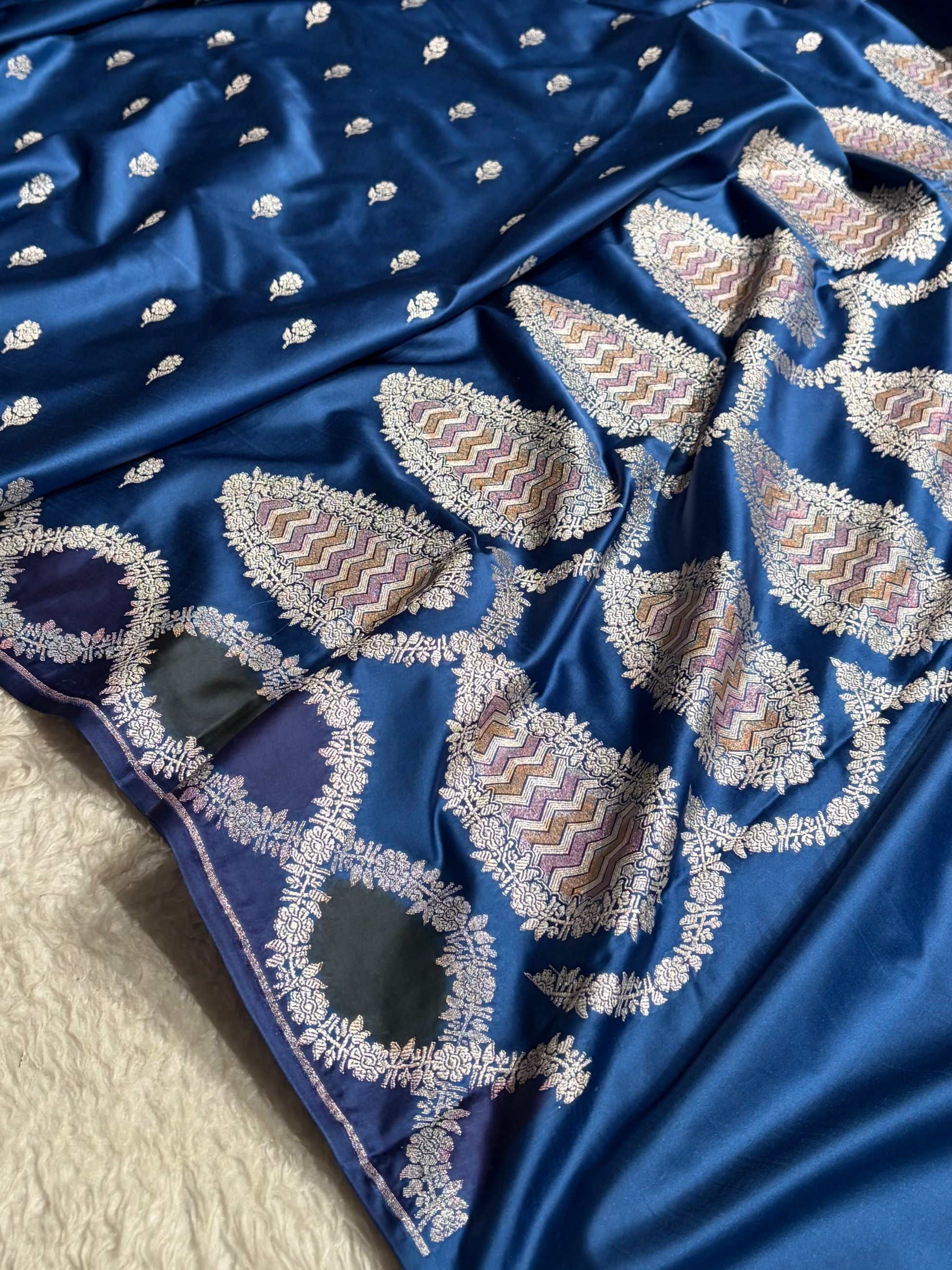 Royal Blue Rangkart Scallop Floral Booti Mashru Silk Saree