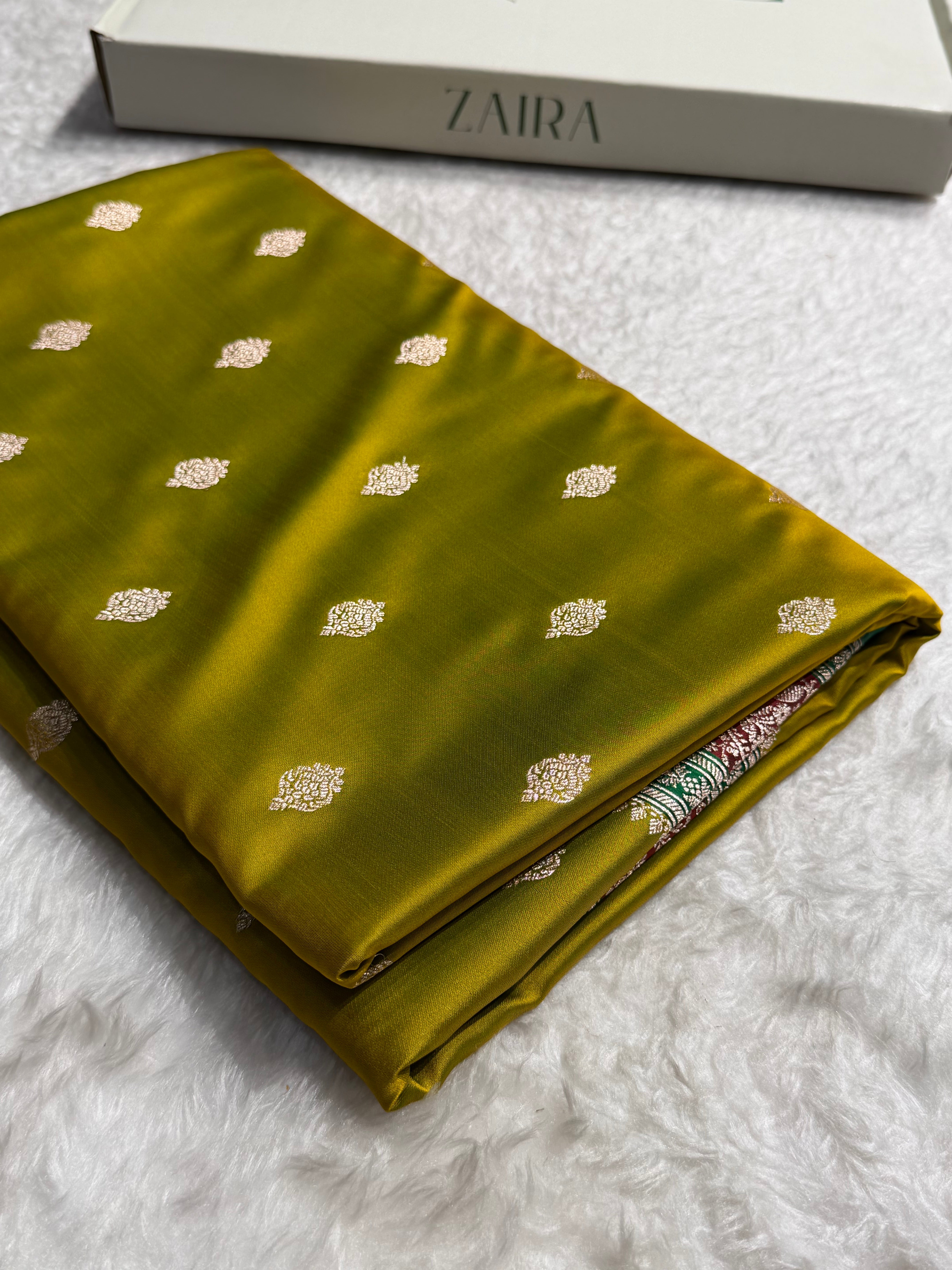 Banarasi Mehandi With Contrast Red Floral Border Mashru Silk Saree MSM-101