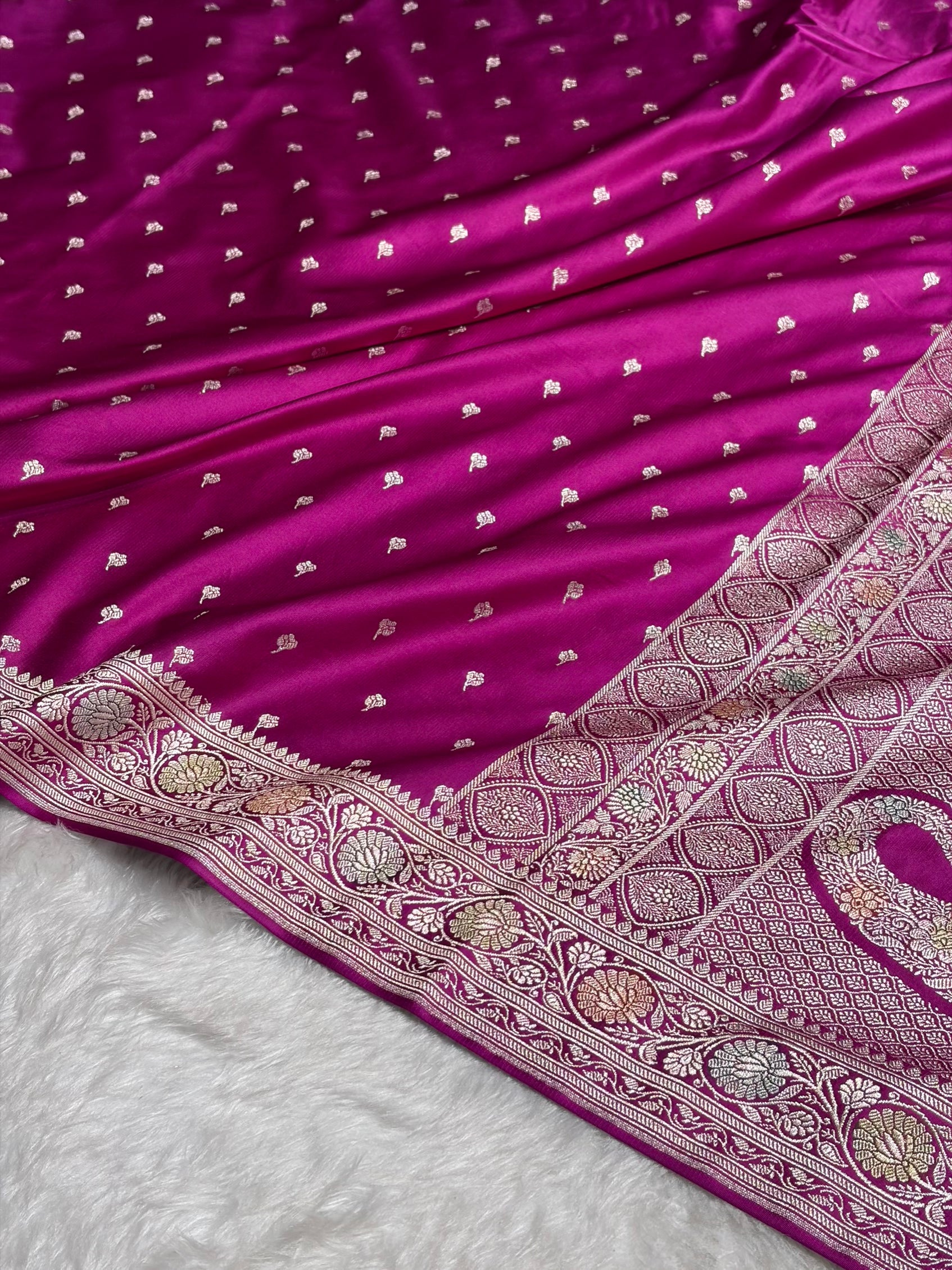 Dark Magenta Shades With Banarasi Minakari Booti Mashru Silk Saree MS78