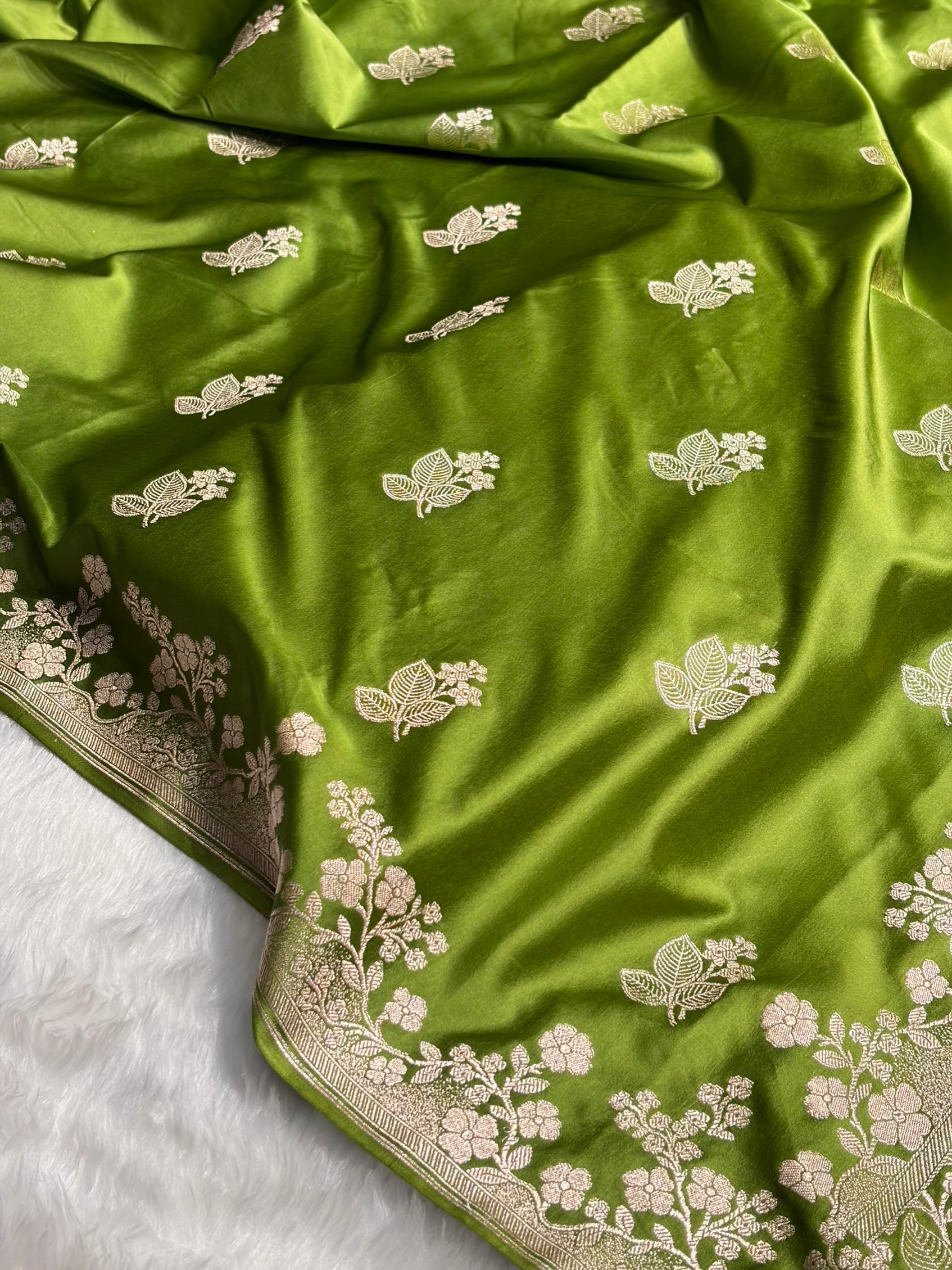 Banarasi Mehendi Shades With Floral Border Mashru Silk Saree MS83