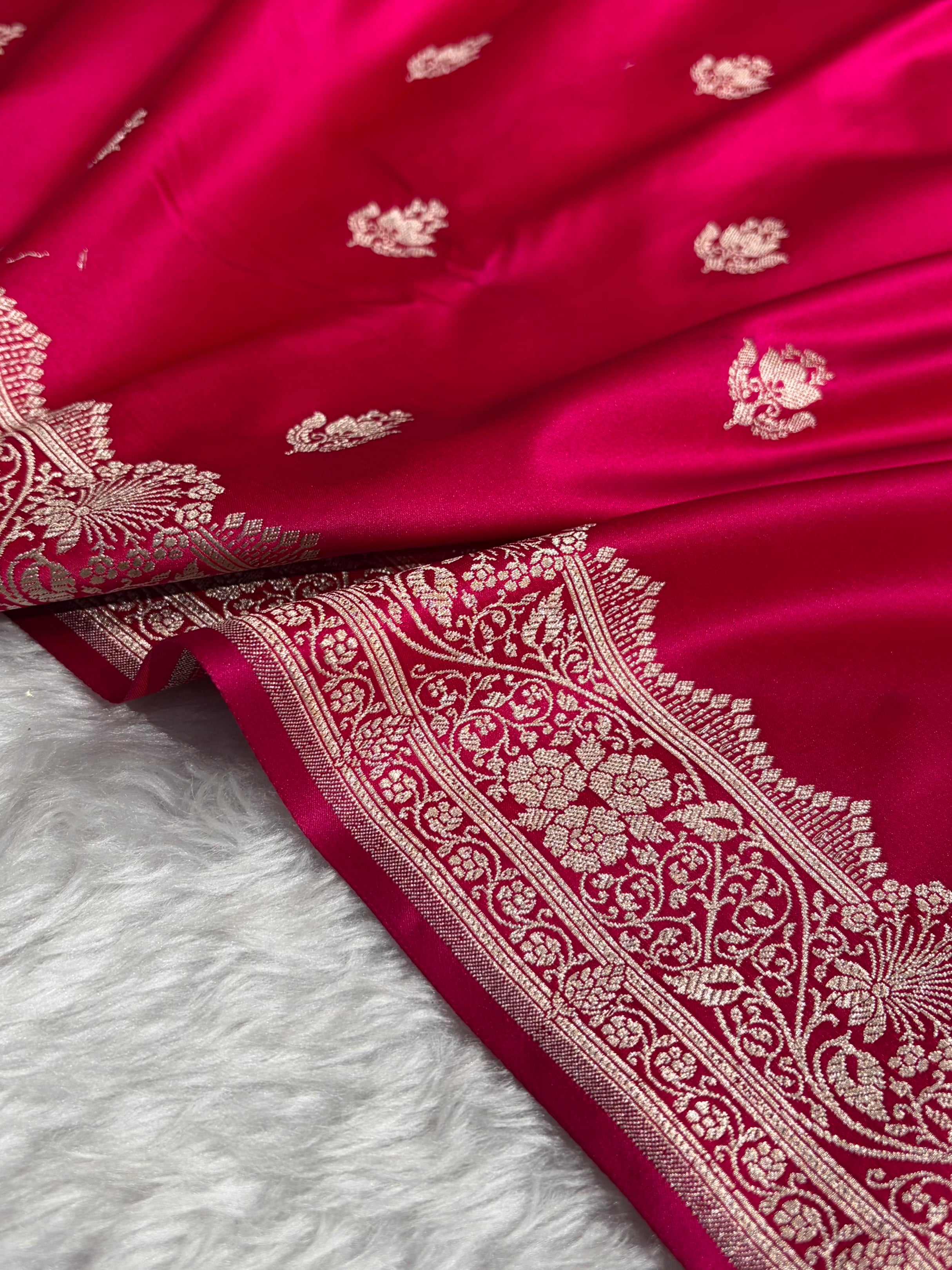 Cross Red Shades Banarasi Boota Pattern Floral Mashru Silk Saree MSM-111