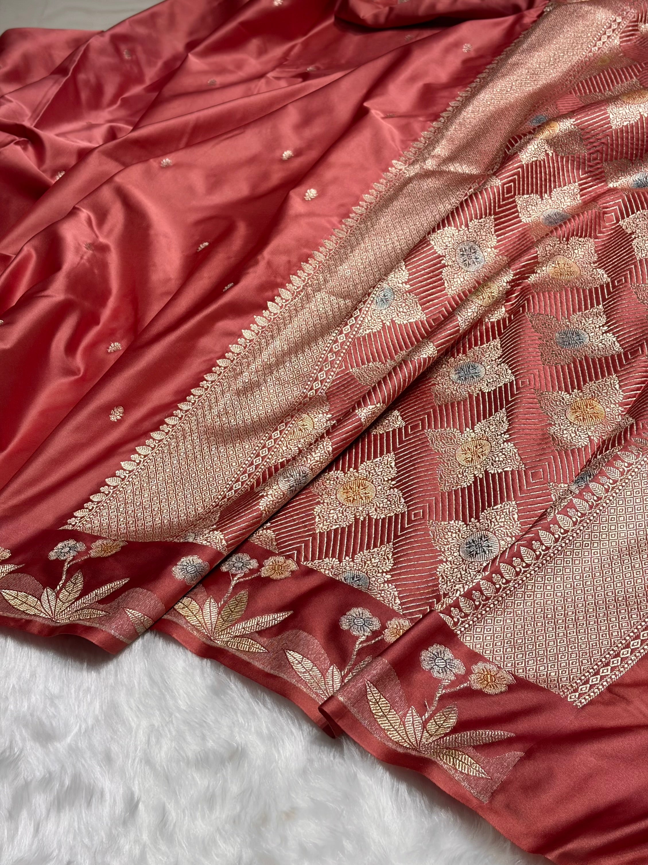 Banarasi Peach Shades Minakari Booti Mashru Silk Saree MS58