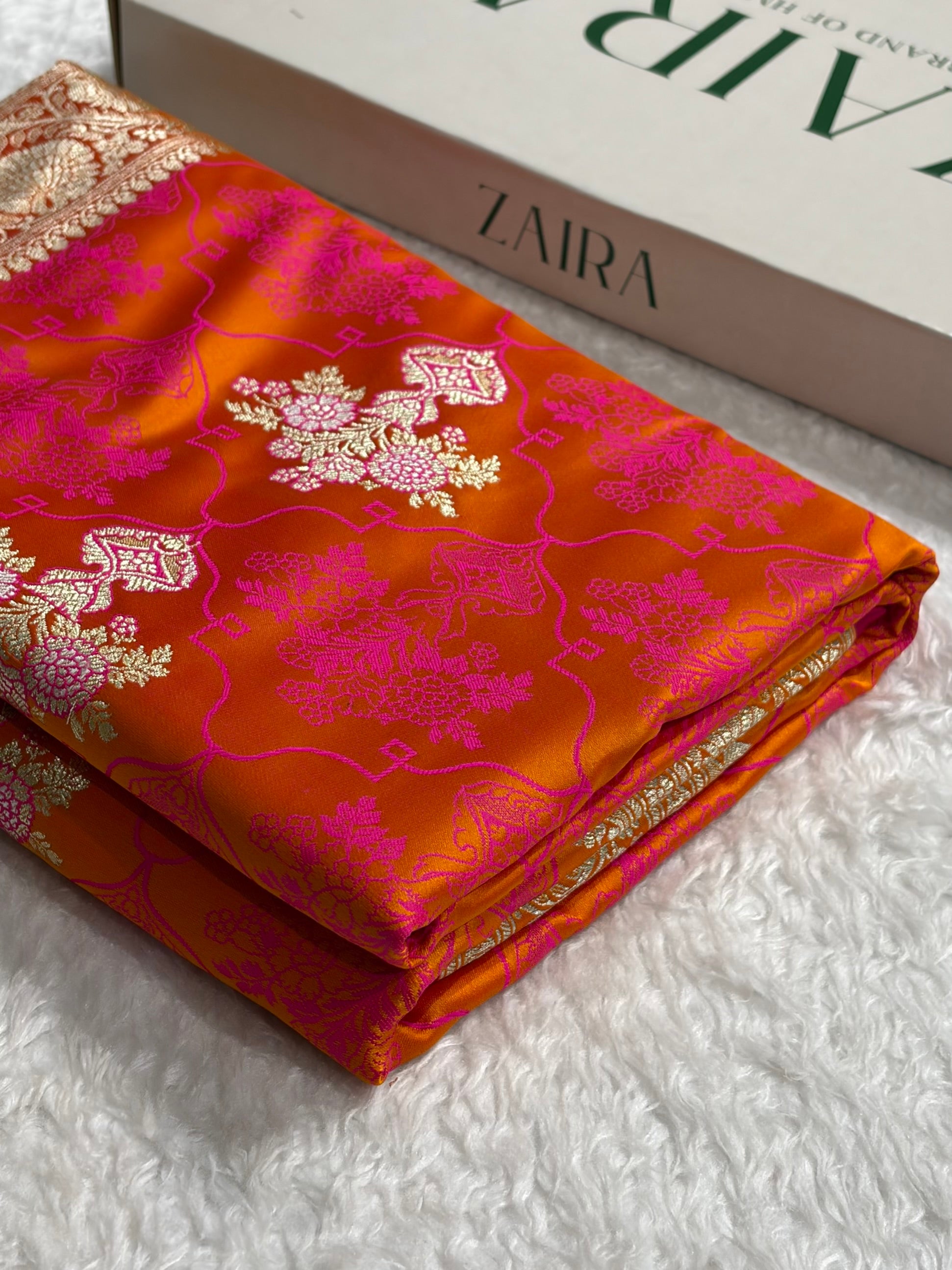 Banarasi Fire Gold Shades Tanchoi Motif Mashru Silk Saree