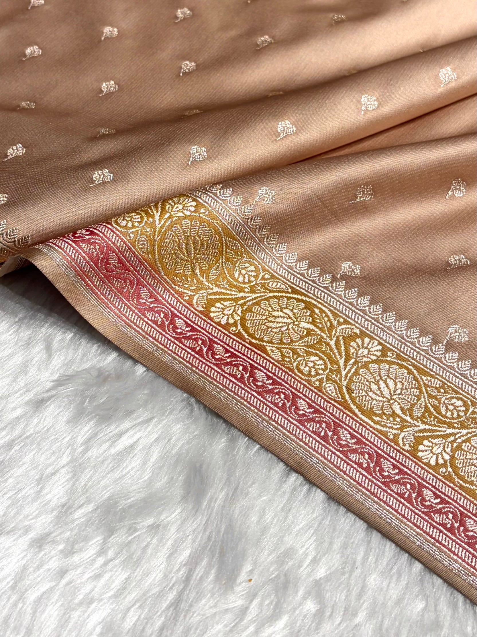 Dusty Beige Shades With Contrast Border Booti Mashru Silk Saree MS78