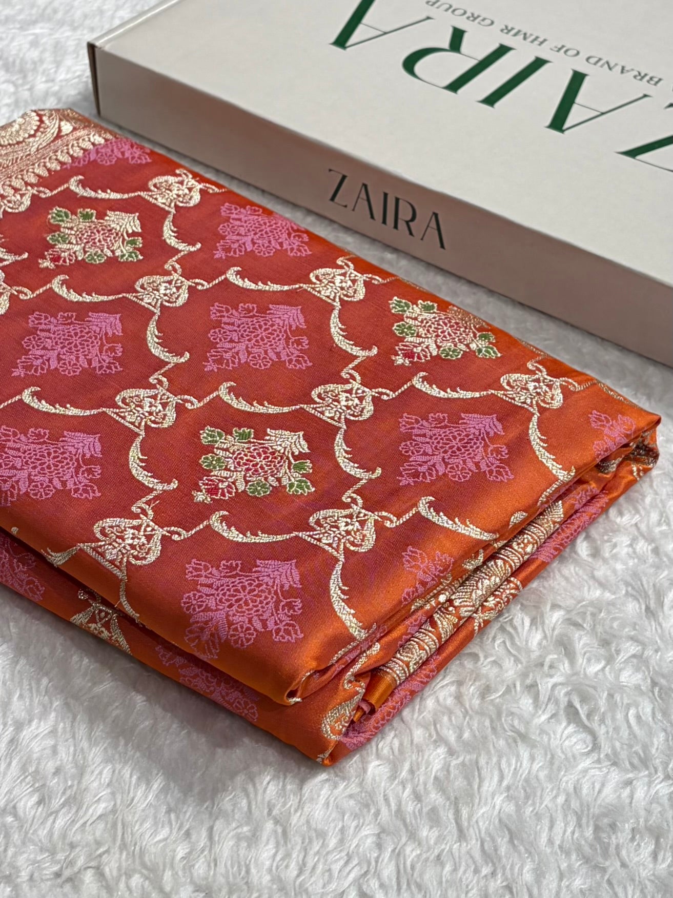 Magentic Gold Shades Tanchoi Motif Mashru Silk Saree