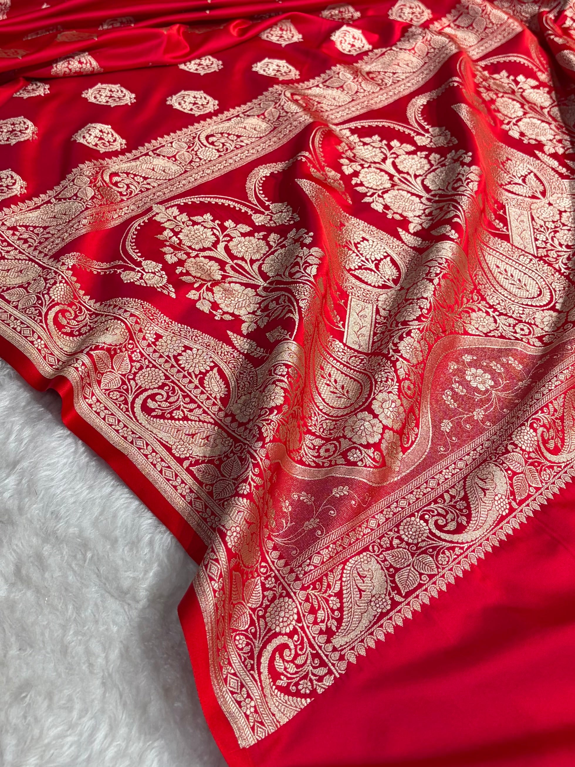 Banarasi Cross Red Shades Banarasi Boota Pattern Floral Mashru Silk Saree MSM-104
