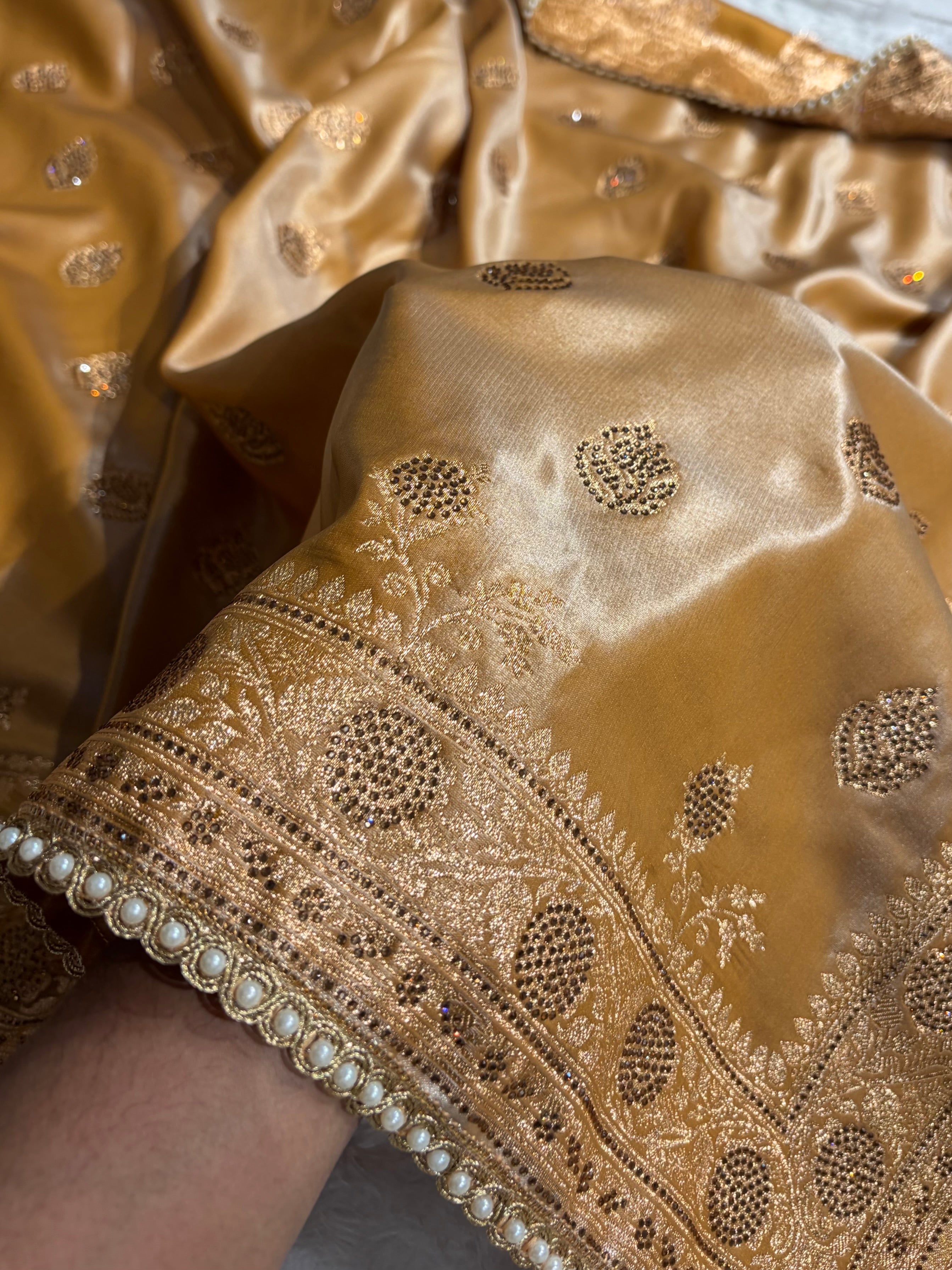 Banarasi Bridal Beige Booti stone work With Gotta Patti BSSGP20