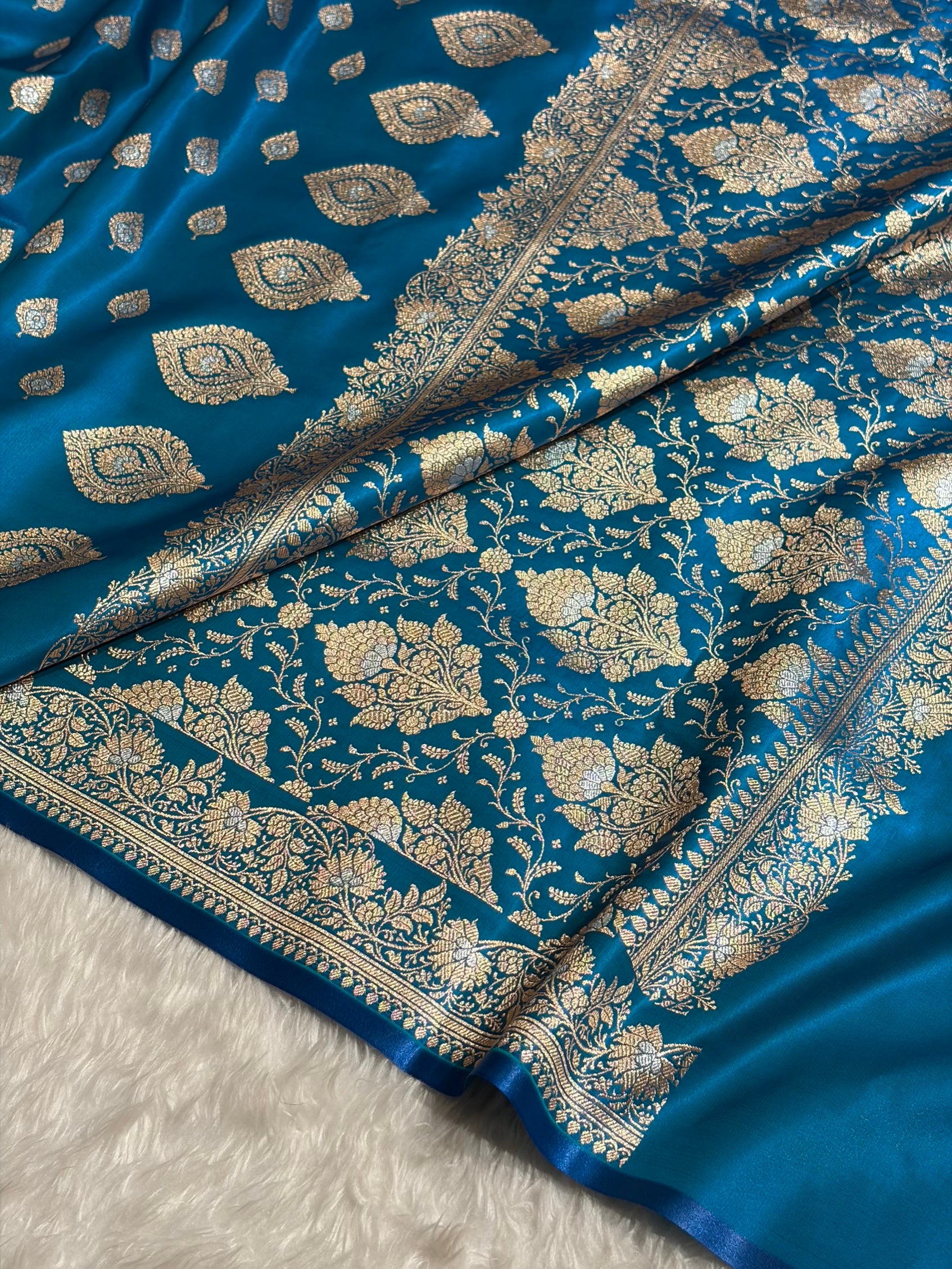 Banarasi Firozi Shades Minakari Booti Pattern Banarasi Satin Silk Saree SS60
