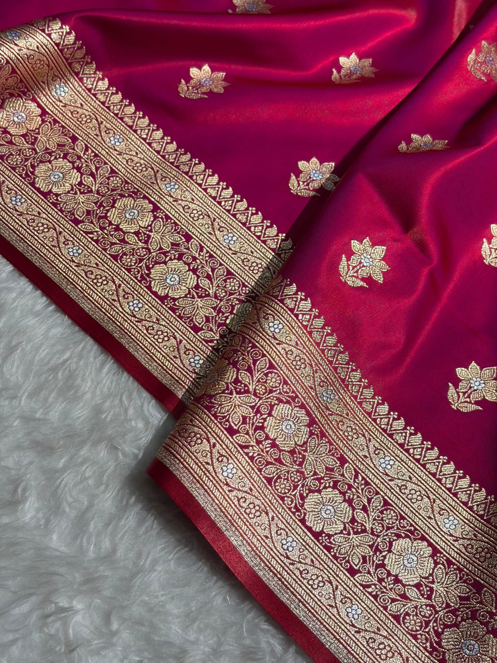 Reddish Magenta Shades Minakari Boota Pattern Banarasi Satin Silk Saree SS44