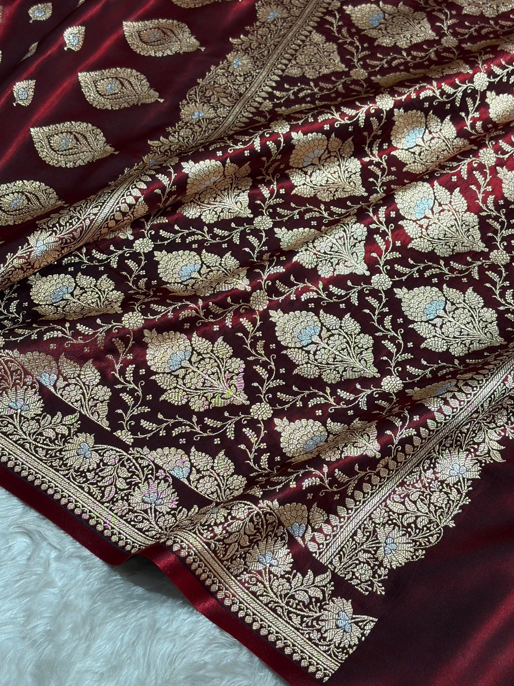 Banarasi Maroon Shades Minakari Booti Pattern Banarasi Satin Silk Saree SS60