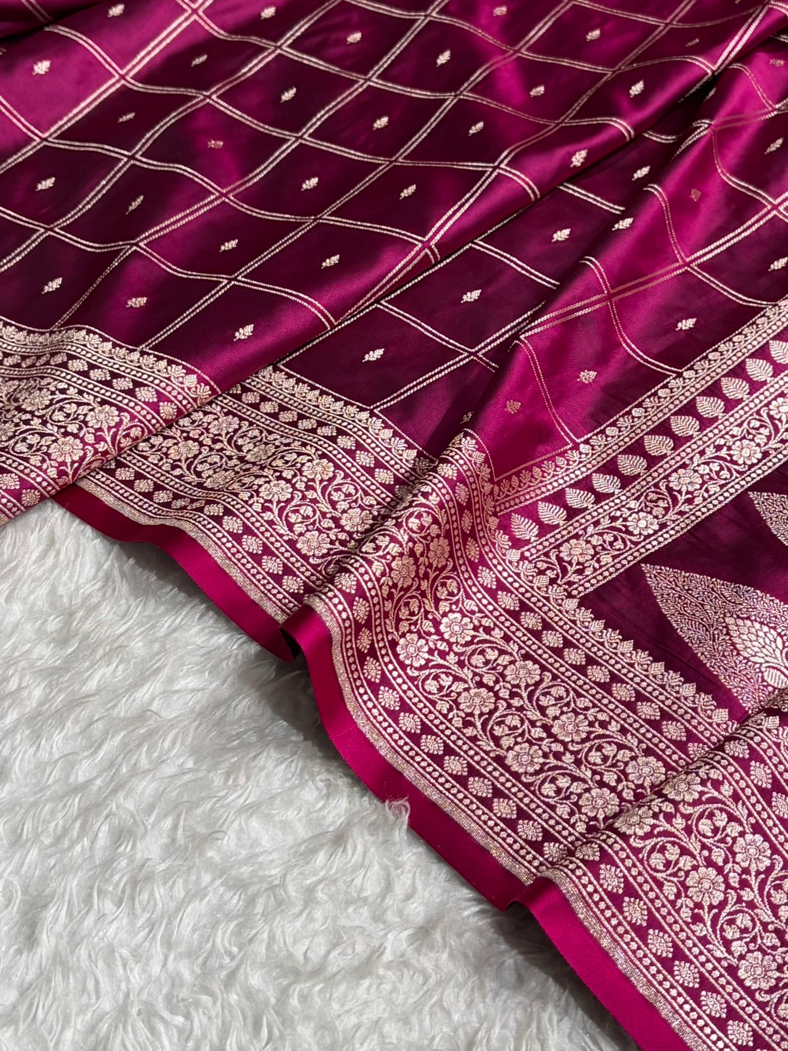 Wine Shades Banarasi With Floral Border Mashru Silk Saree MSM-124