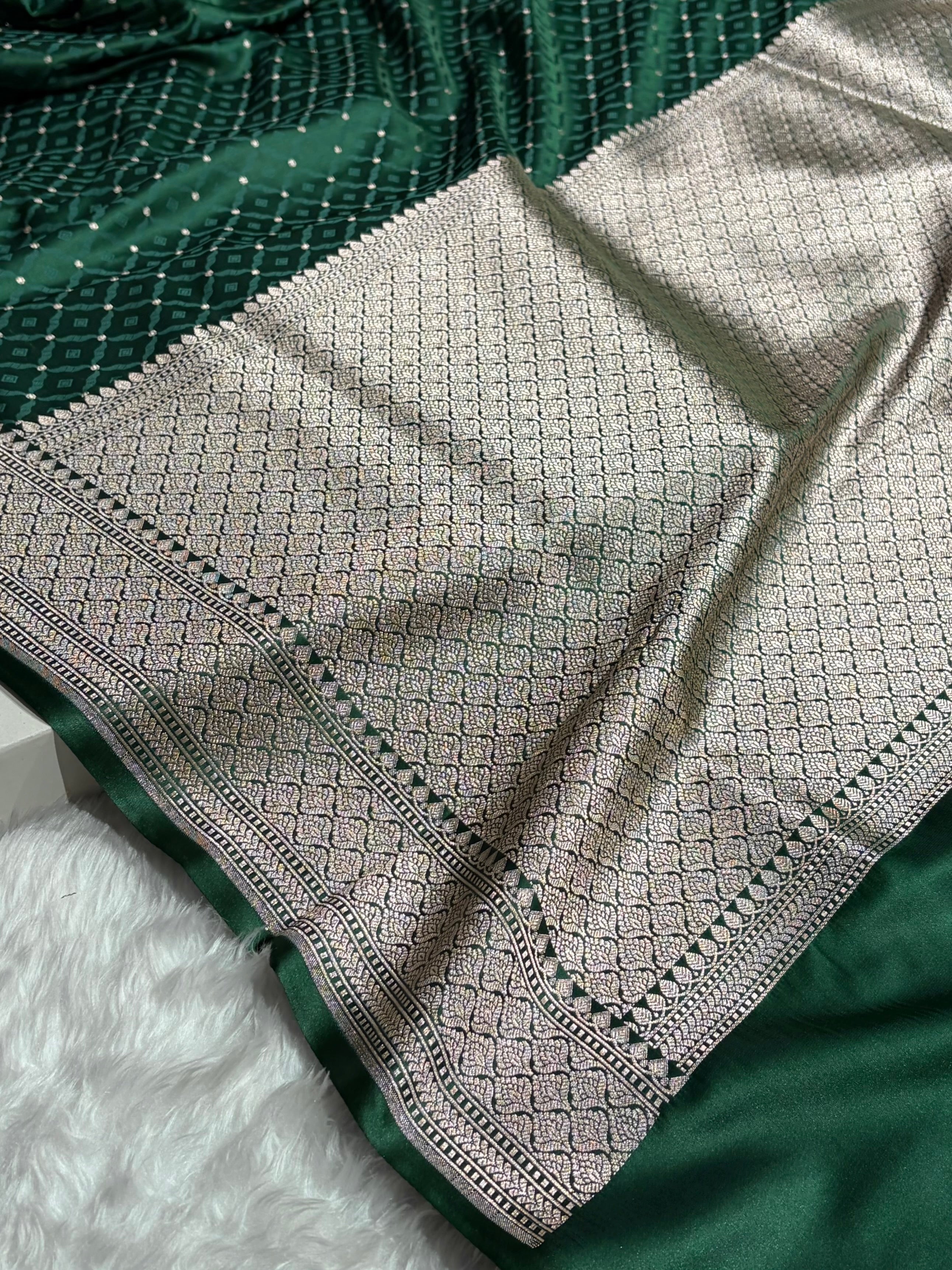 Bottle Green Shades Tanchoi Motif Mashru Silk Saree MST-14