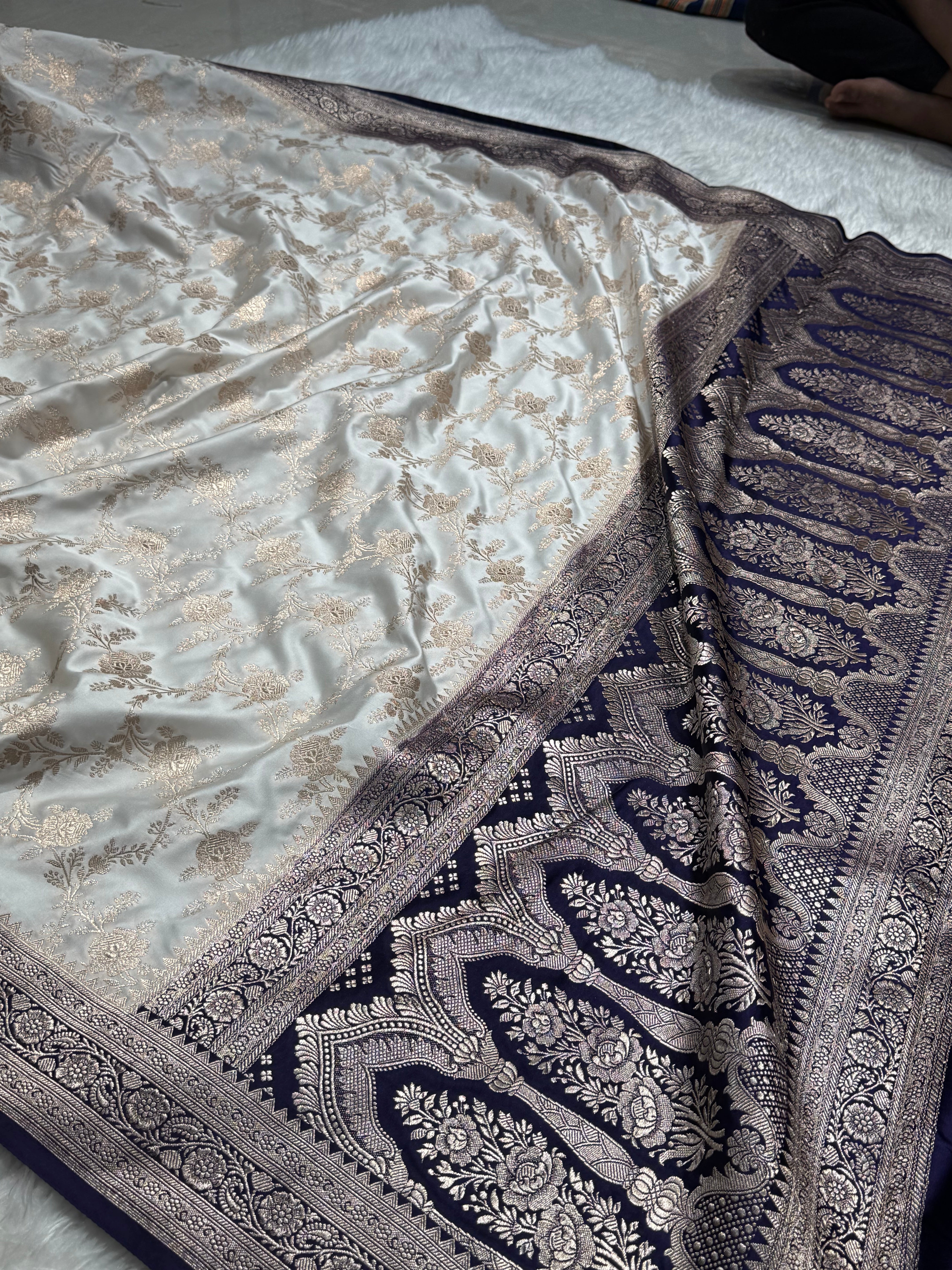 Contrast Navy- White Combination Jaal Mashru Silk Saree
