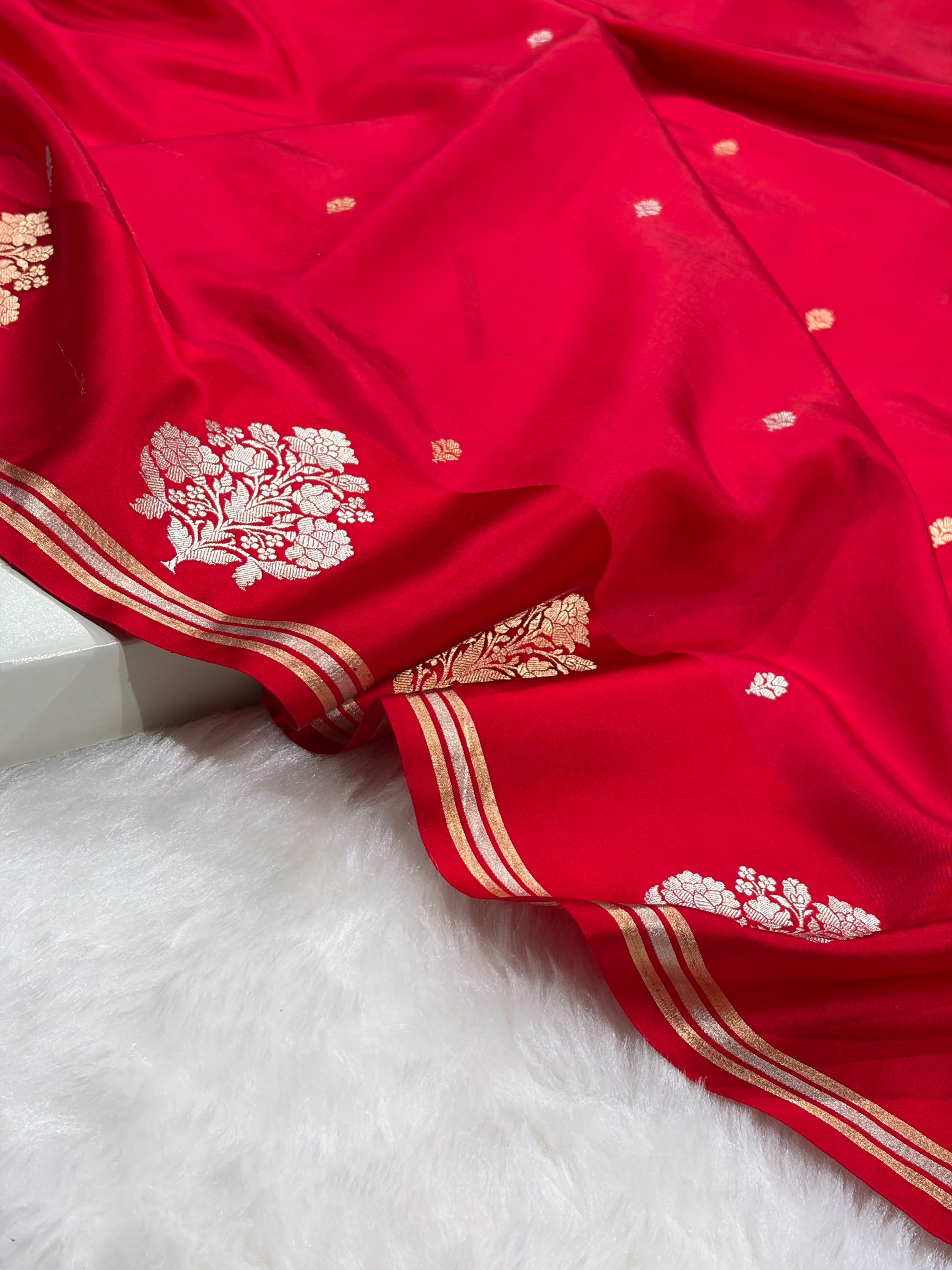 Red Handwoven Kaduwa Pure Katan Paper Silk RM-01