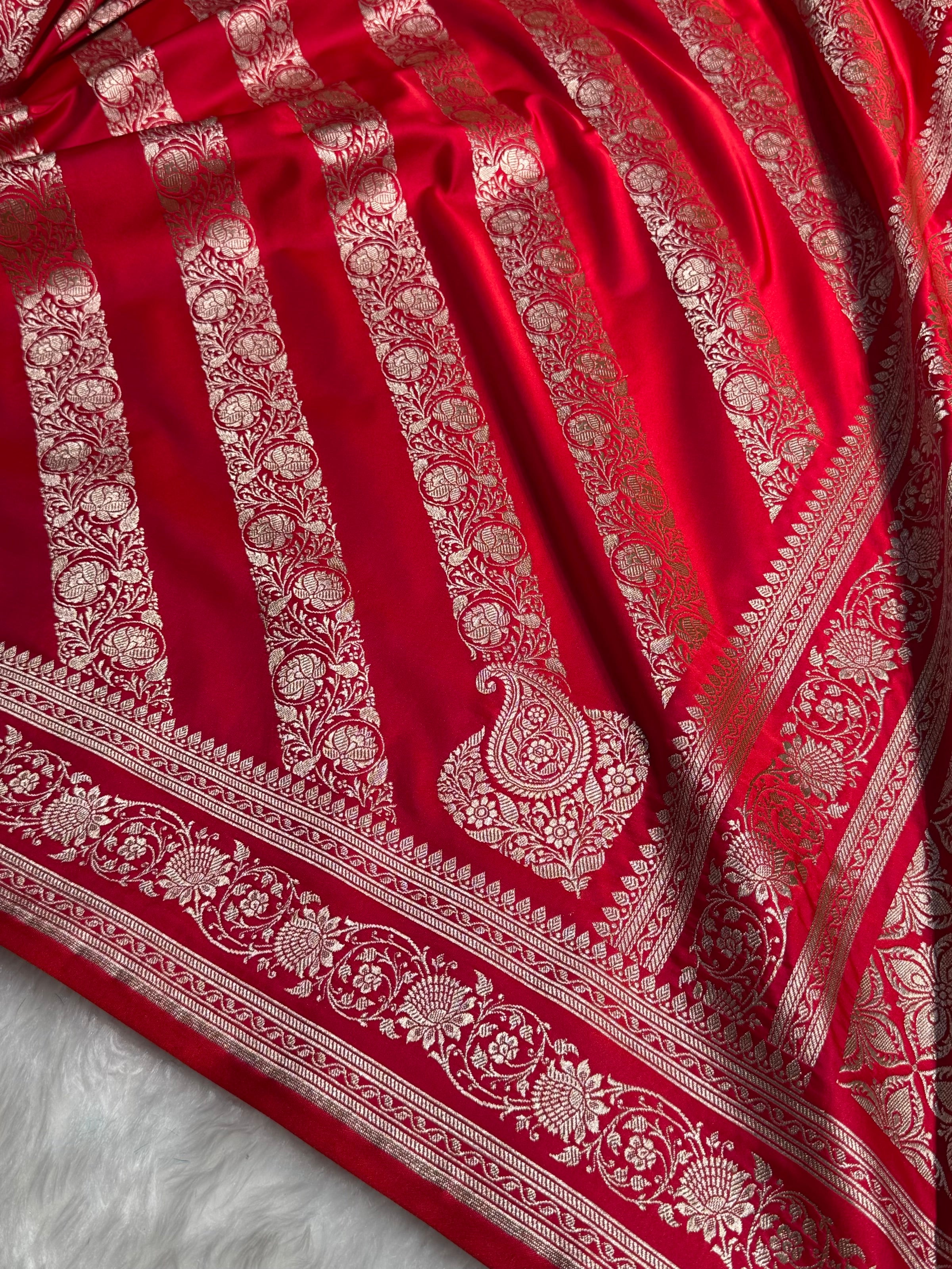 Red Shades Banarasi Cross Pattern Floral Mashru Silk Saree MSM-102