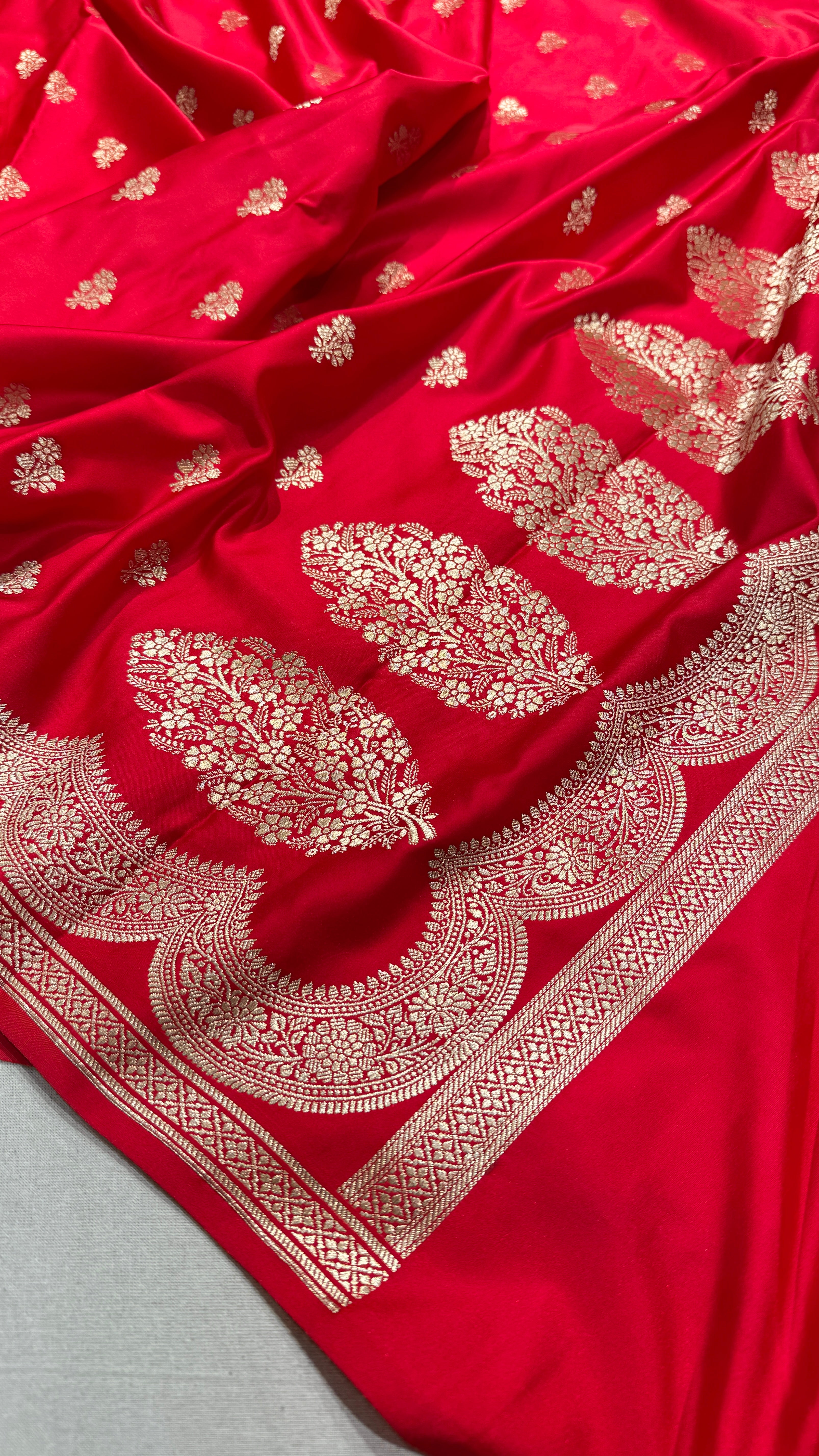 Bridal Red Scallop Booti Mashru Silk Banarasi Saree