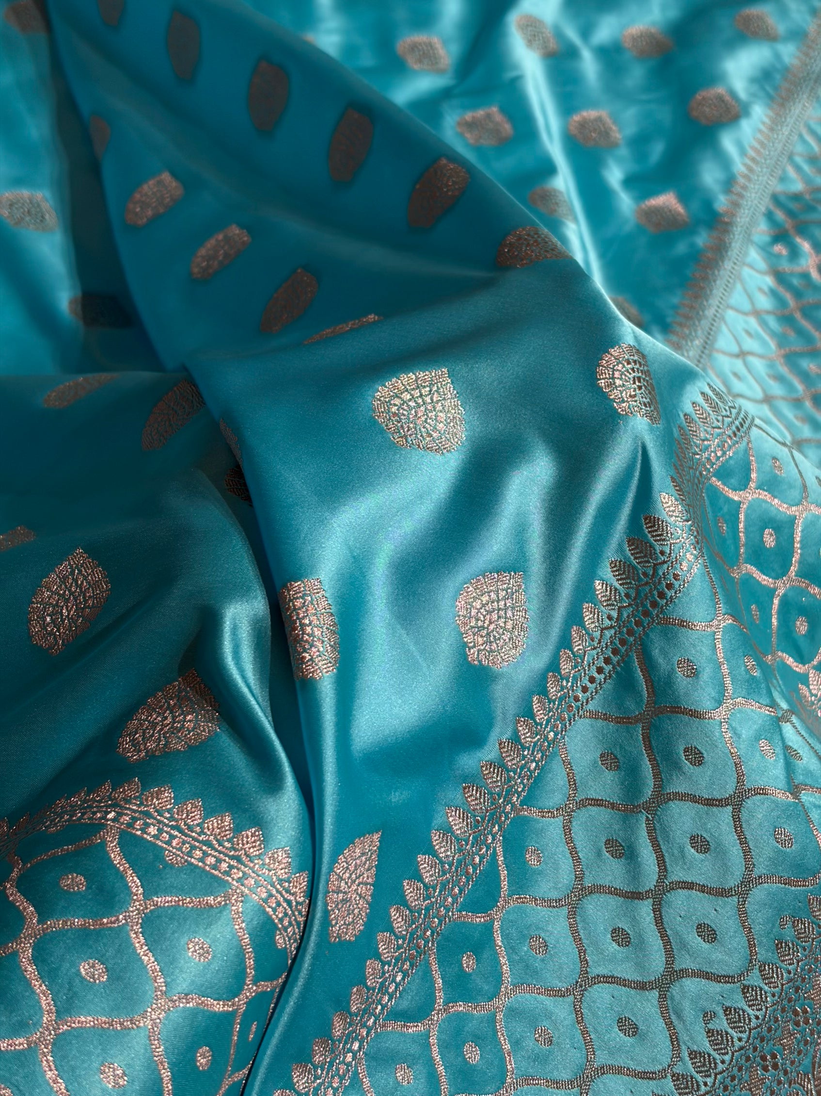 Banarasi Floral Booti Pattern in Firozi Shades Floral Mashru Silk Saree MCS103