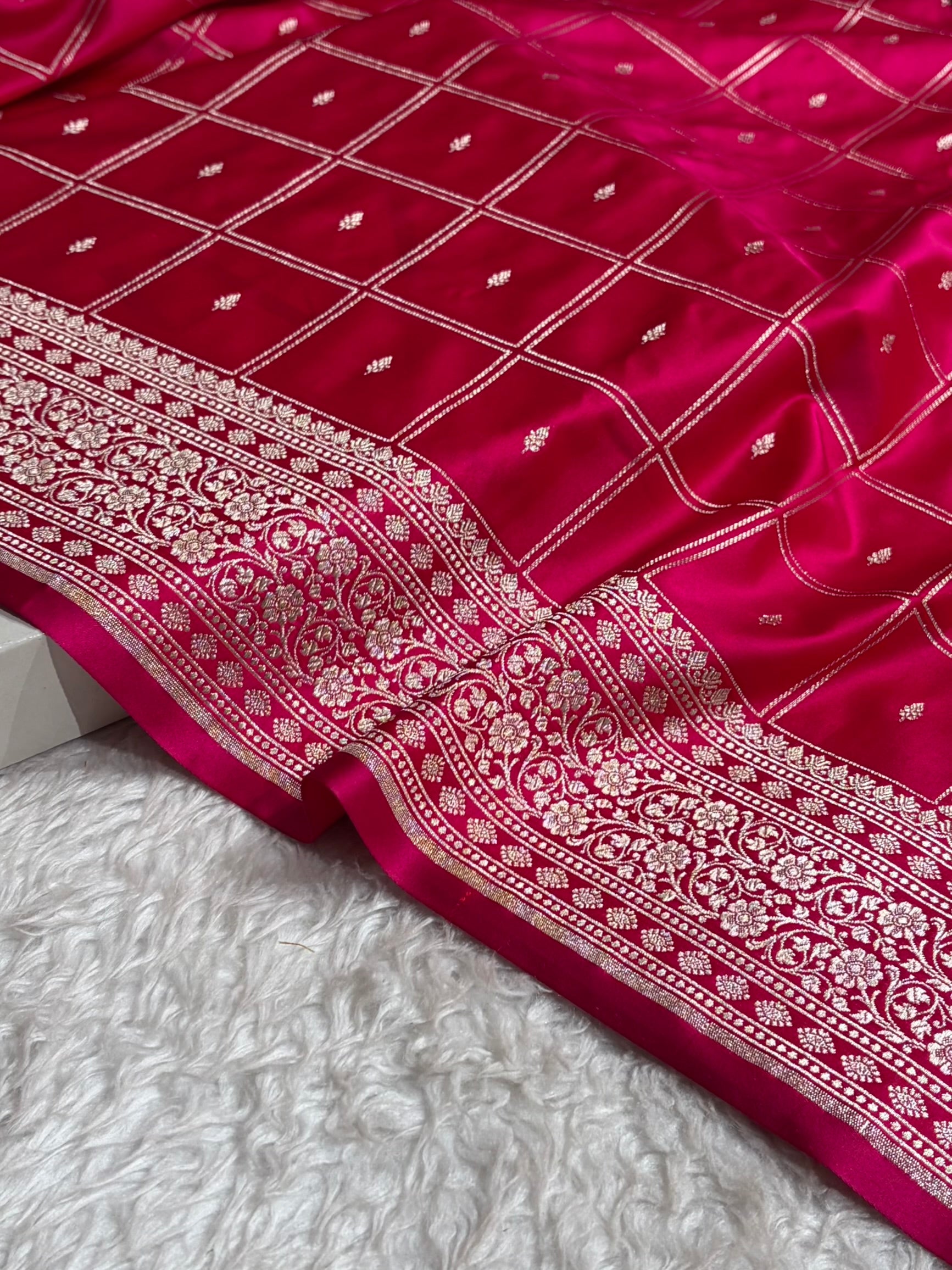 Cross Rani Shades Banarasi With Floral Border Mashru Silk Saree MSM-124