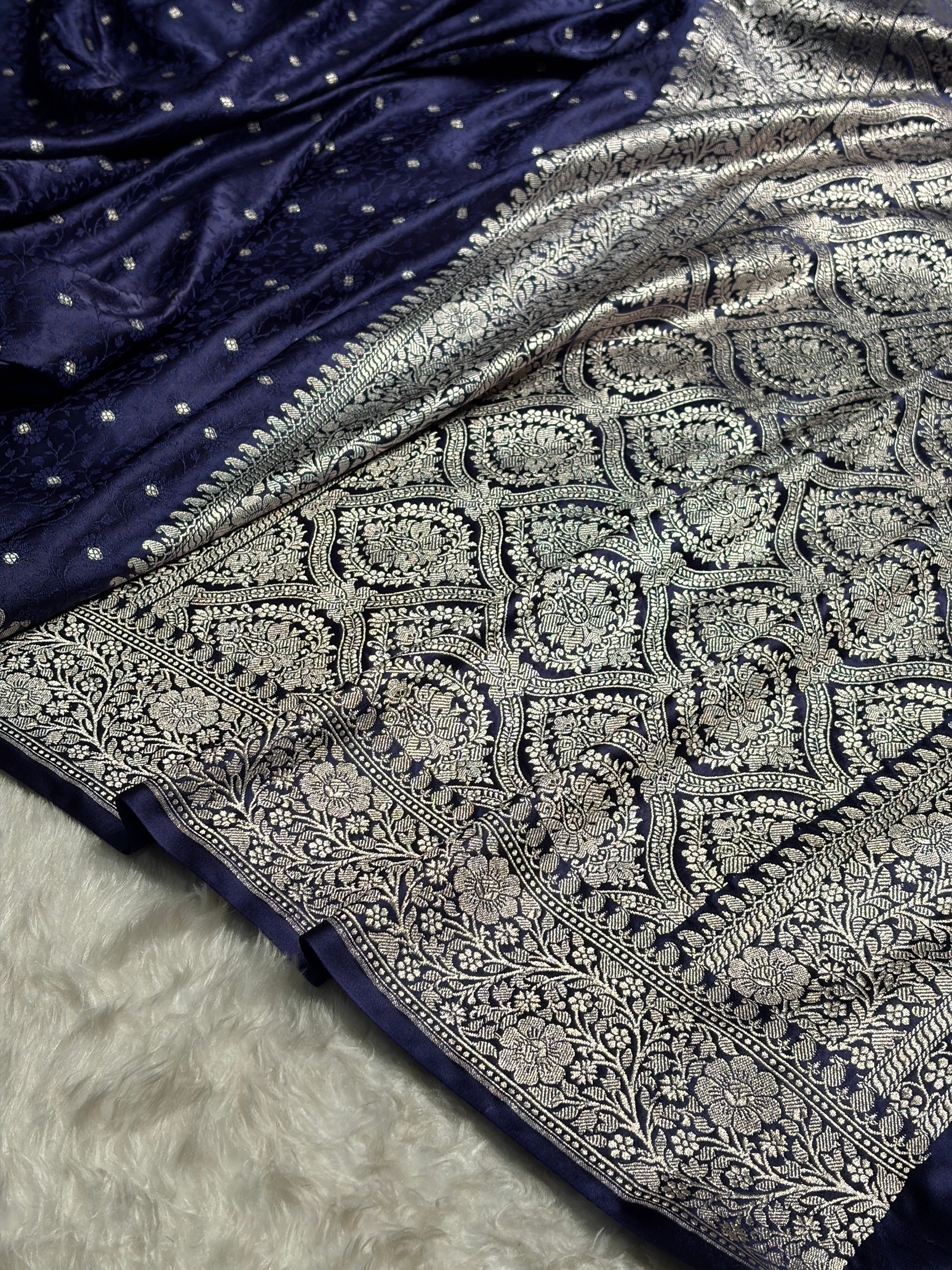 Navy Blue Shades Booti Tanchoi Mashru Silk Saree