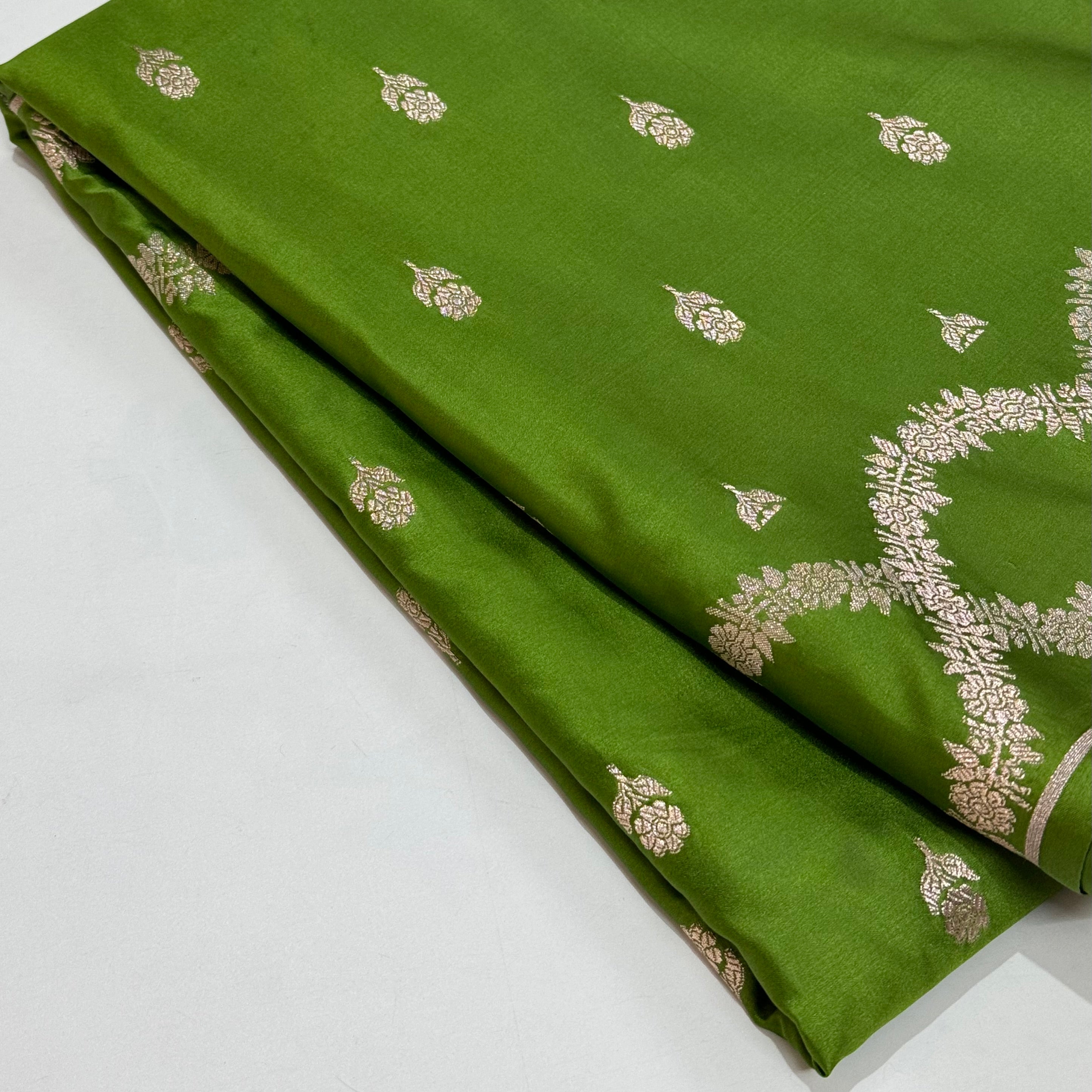 Mehandi Scallop Mashru Silk Saree