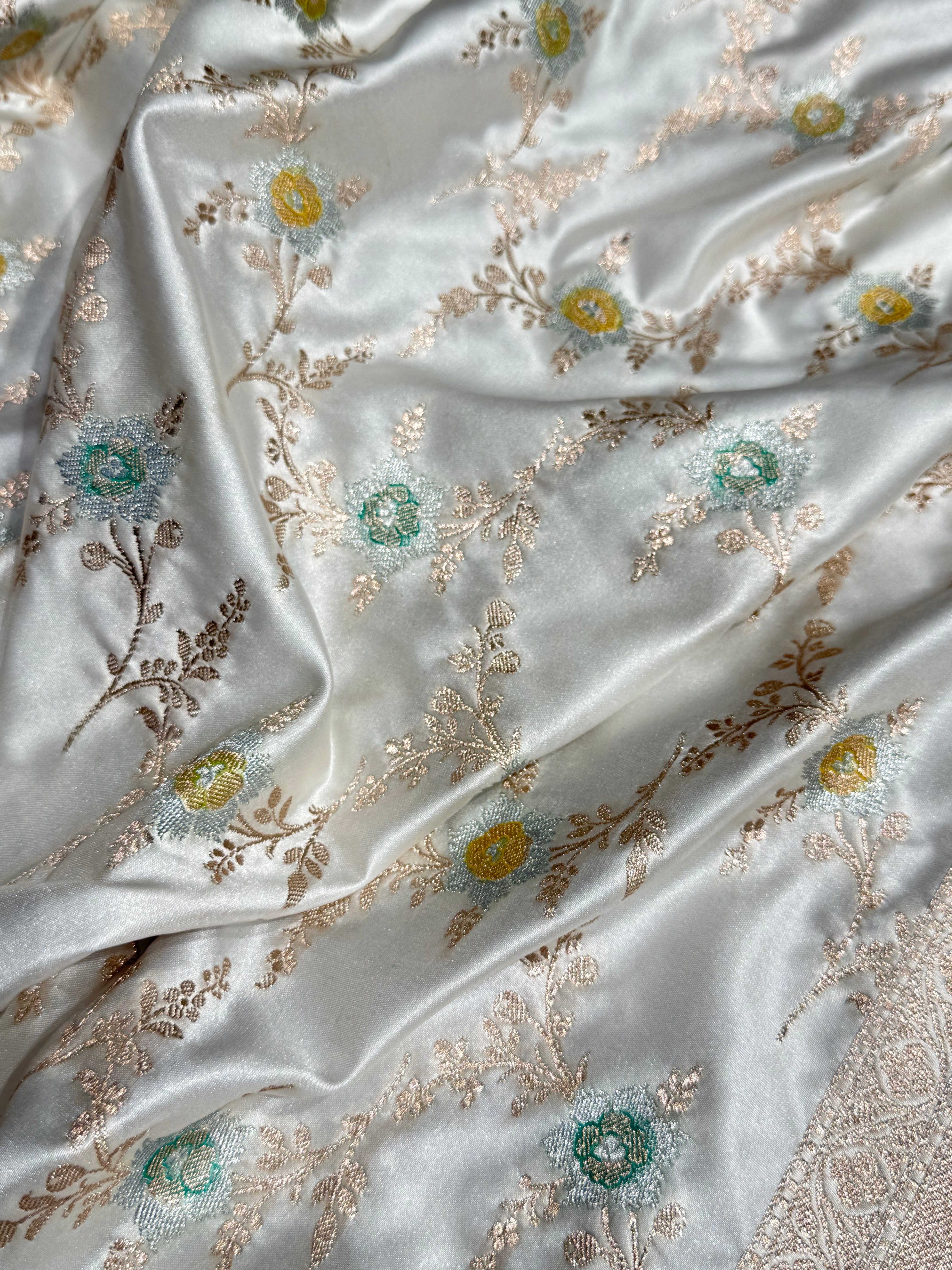 White Minakari Jaal With Green Edge Mashru Silk Saree