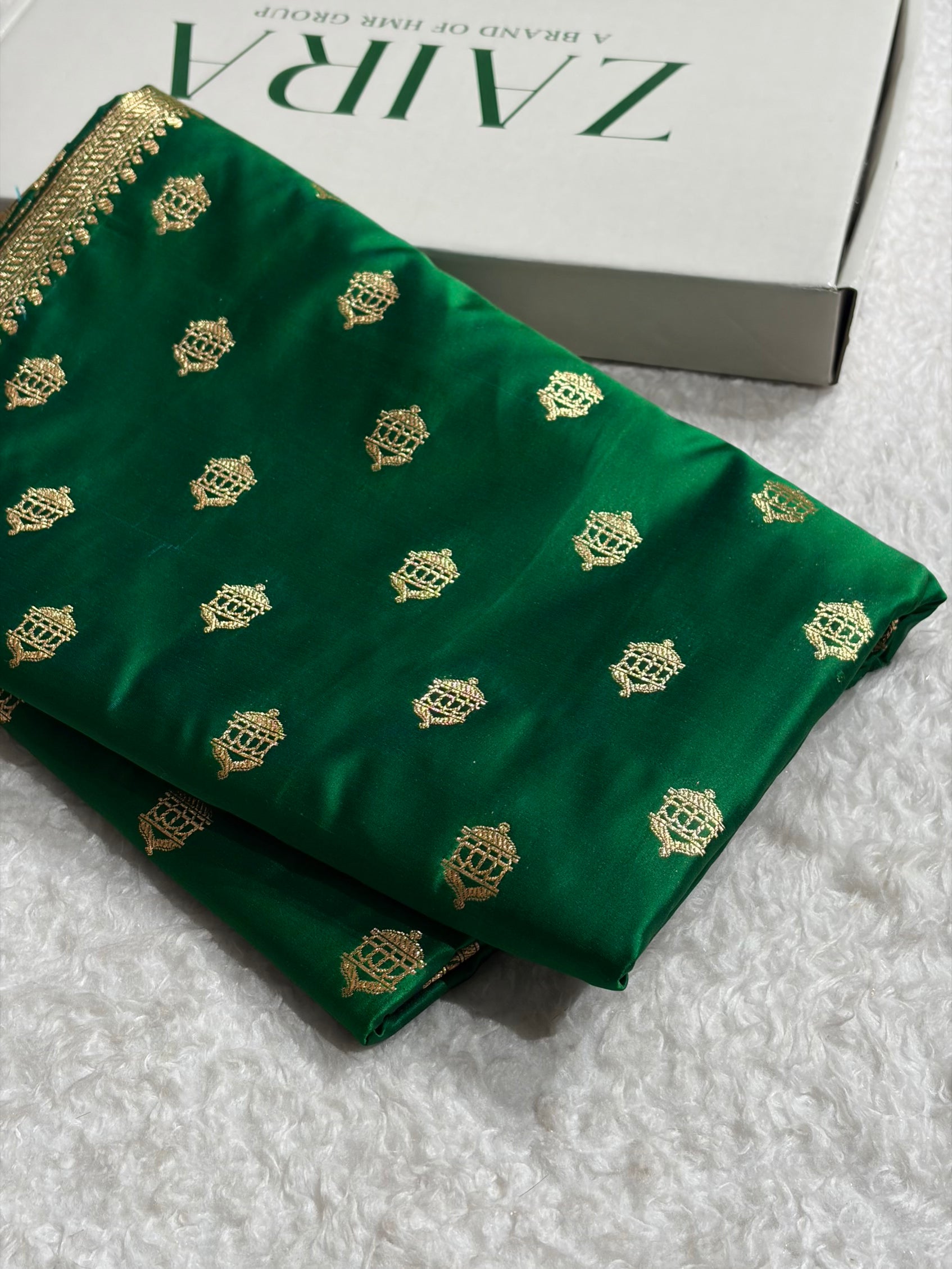 Banarasi Satin Katan Saree Booti Pattern in Cross Green Shades SK137