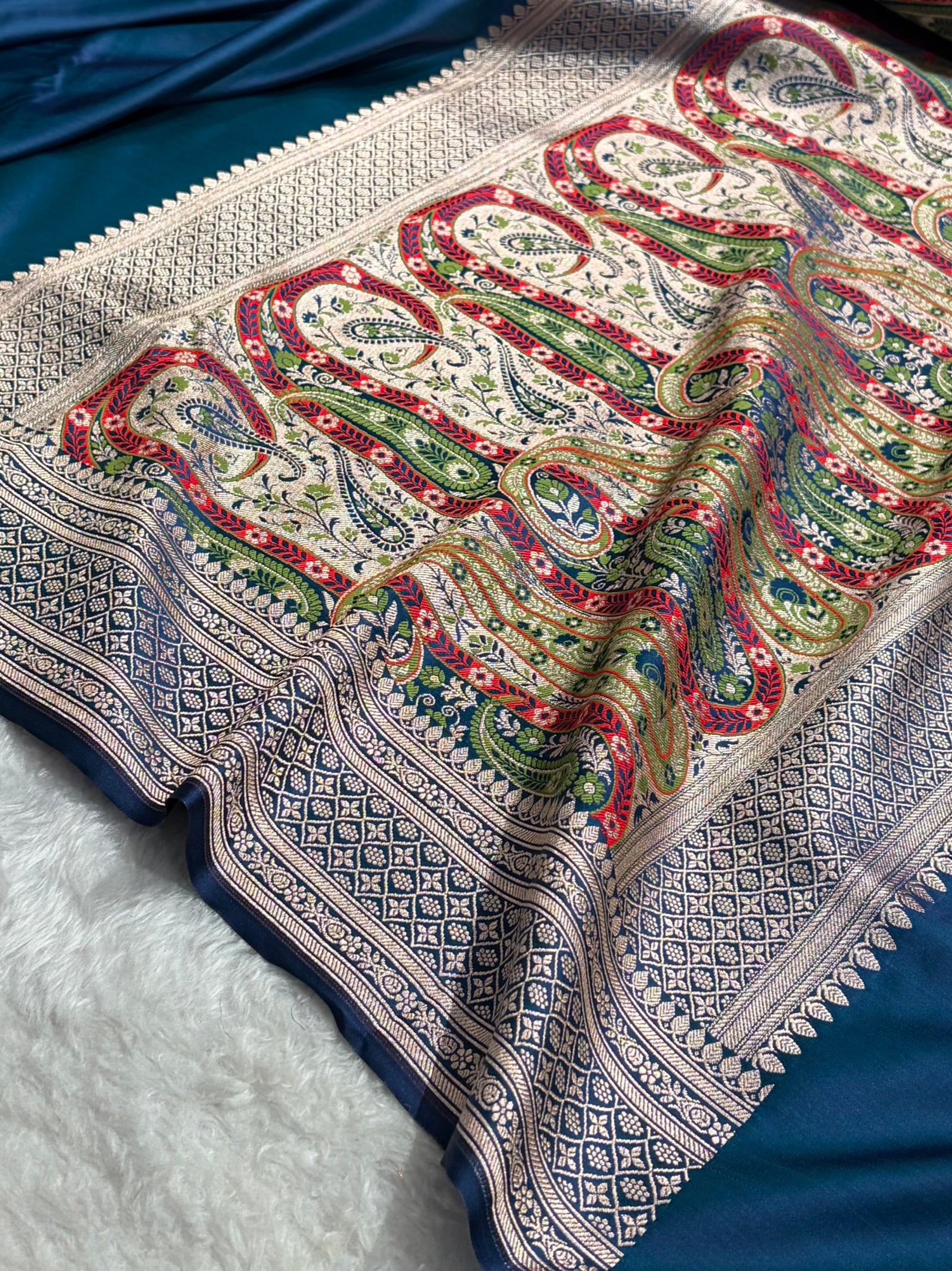 Banarasi Plain Peacock Shades With Minakari Pallu Mashru Silk Saree MS82