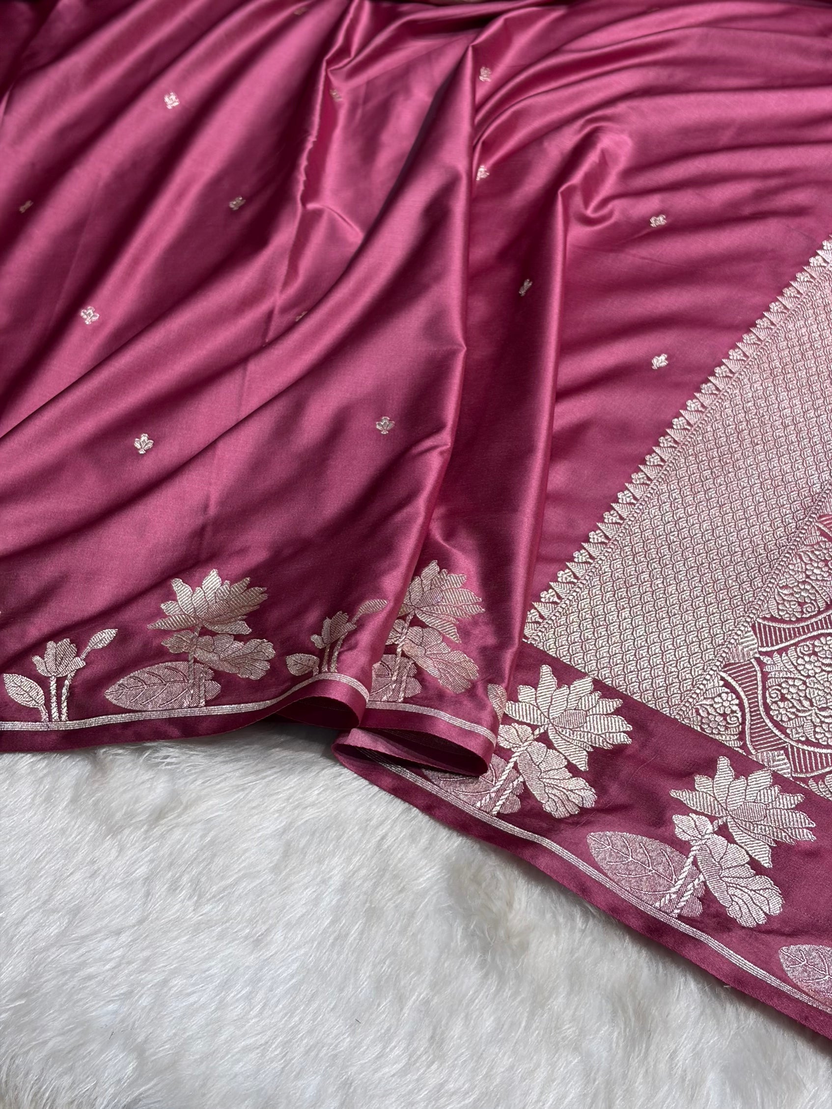 Mouve Floral Border Booti Mashru Silk Saree MS11
