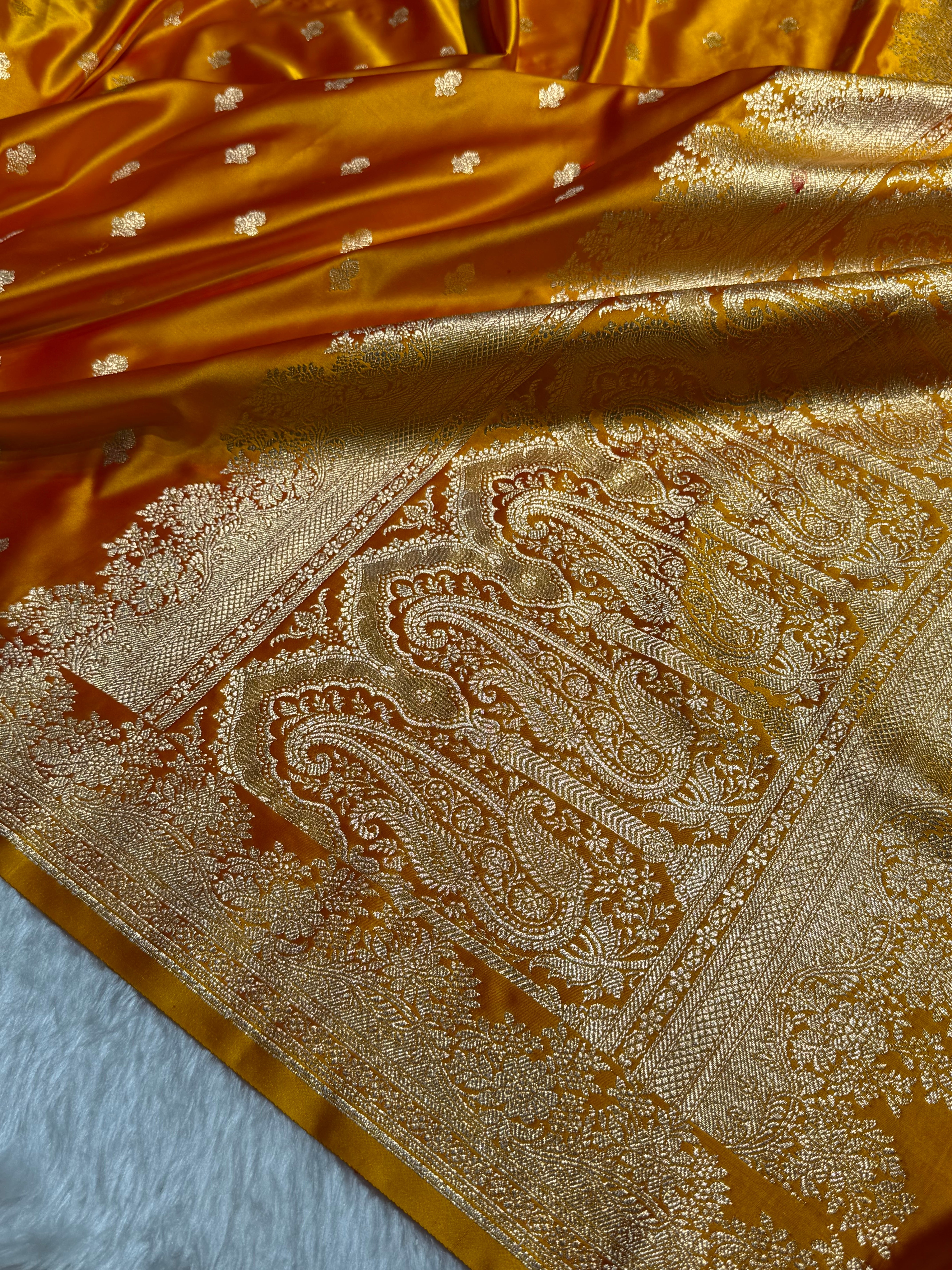 Banarasi Satin Katan Saree Floral Booti Pattern in Gold Shades SK147