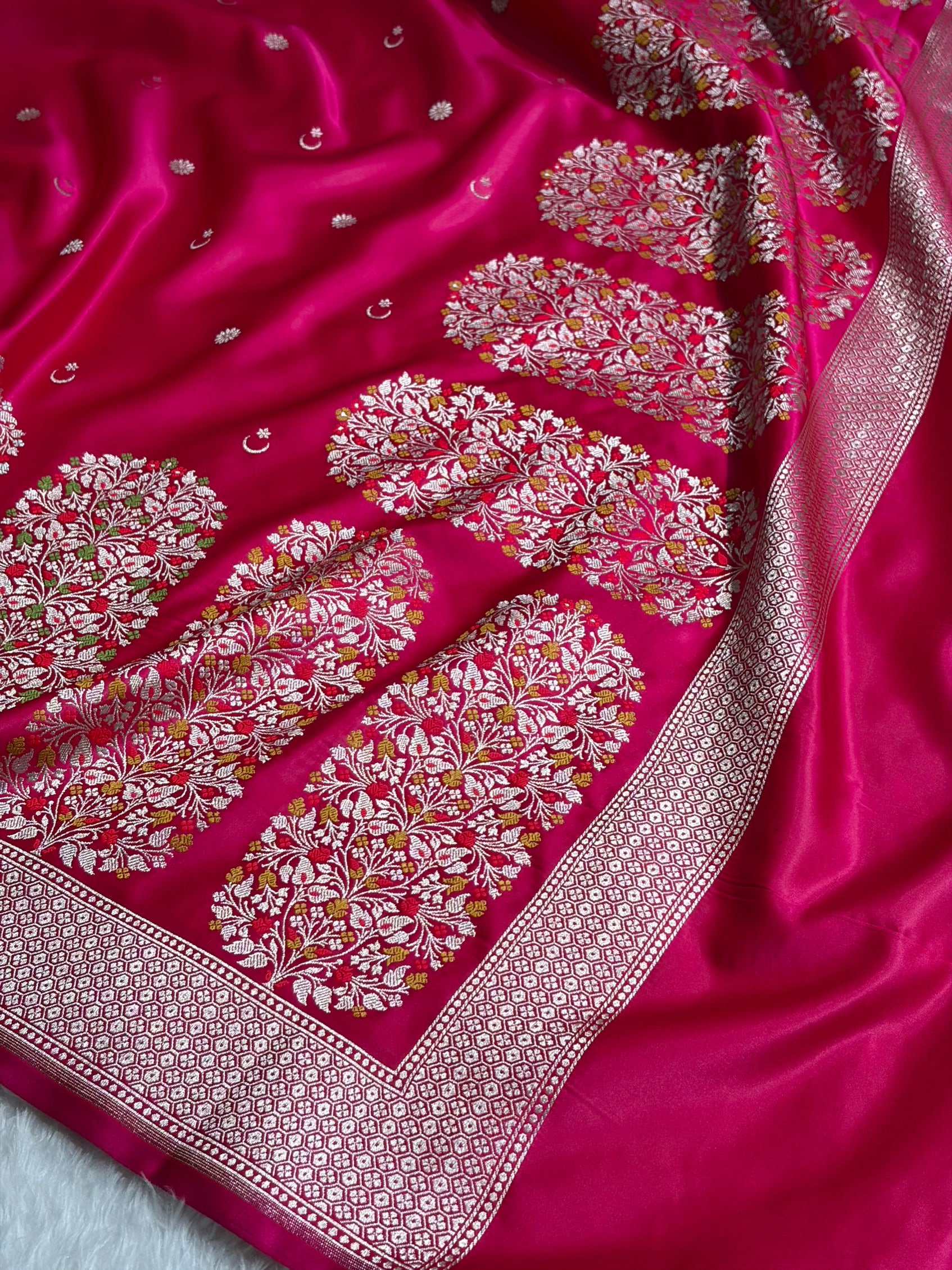 Rani Shades Banarasi With Floral Minakari Pattern Mashru Silk Saree MSM-131