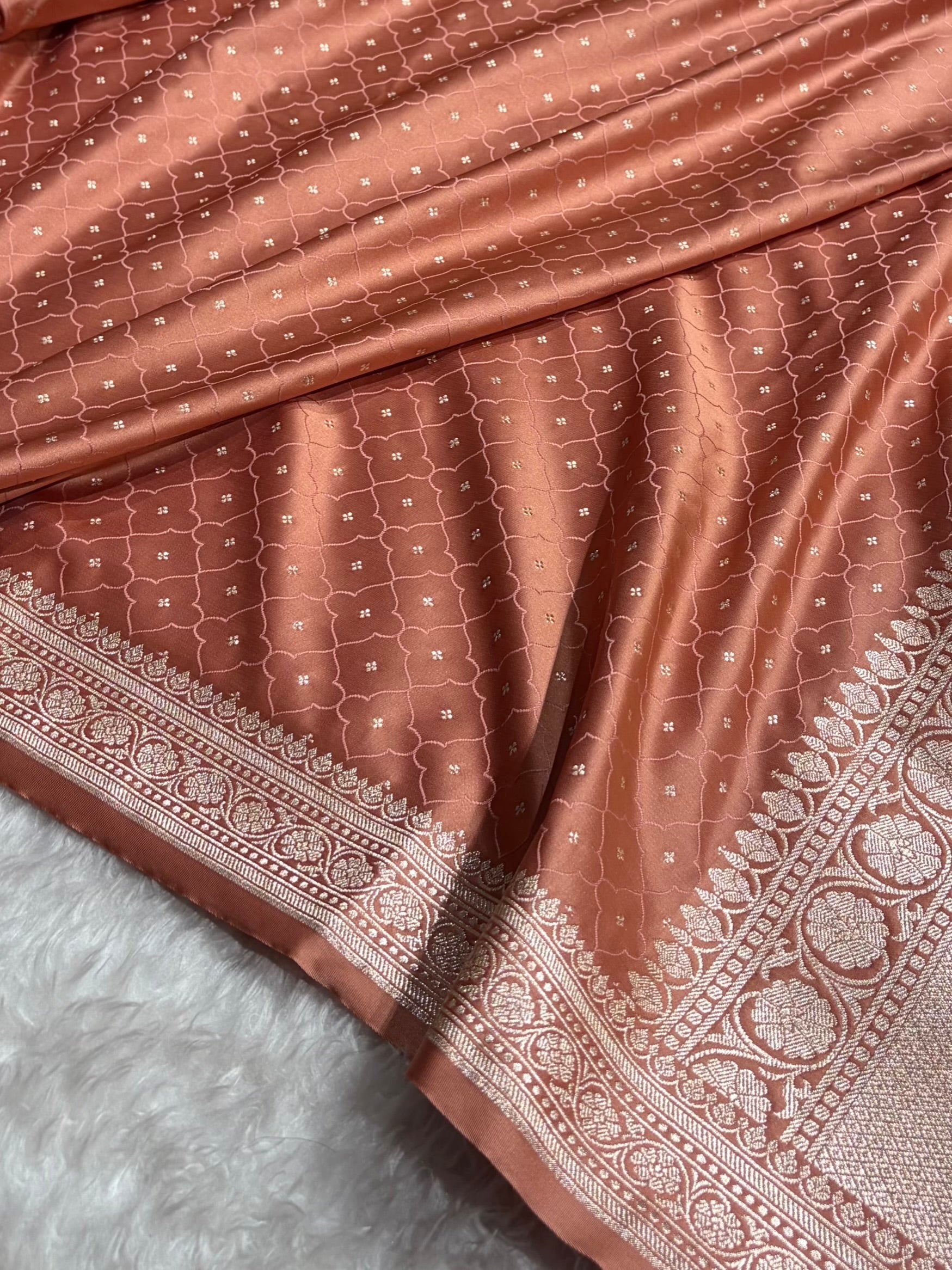 Peach Cross Shades Tanchoi Motif Mashru Silk Saree MST-13