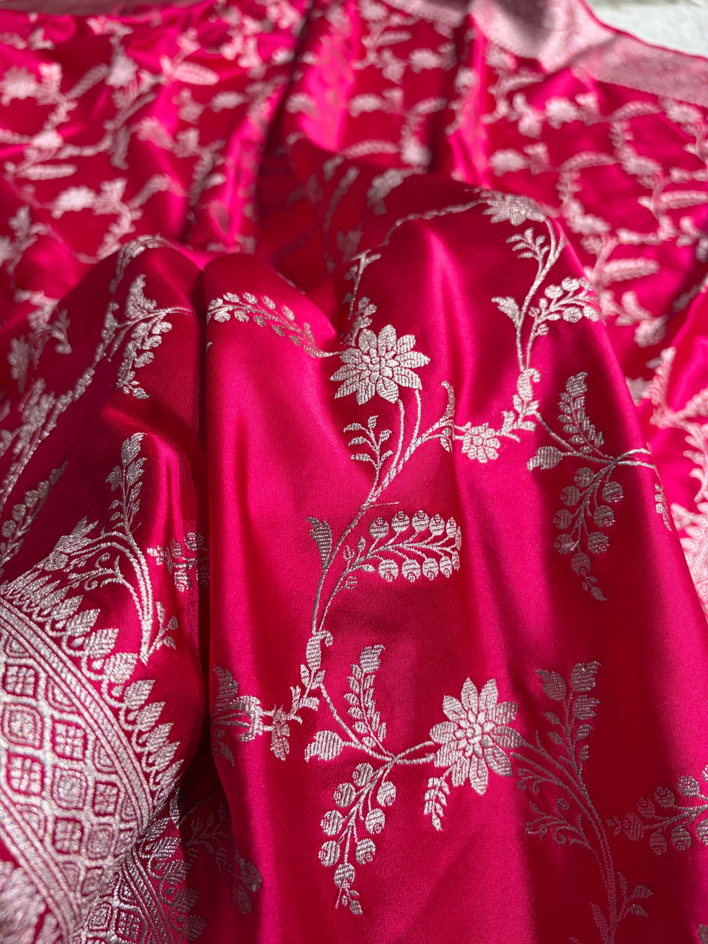 Banarasi Pattern Jaal Rani Shade Mashru Silk Saree MS23