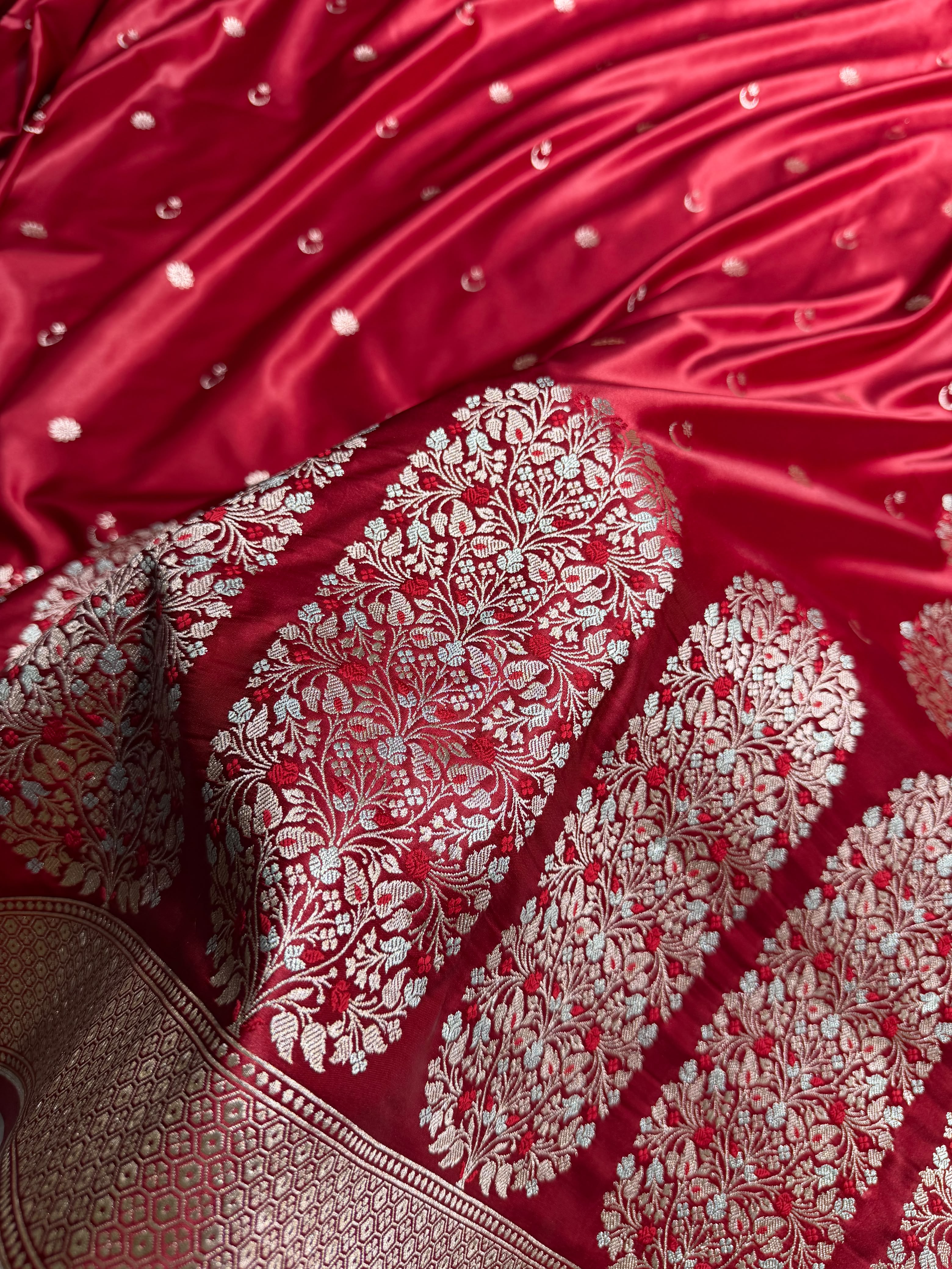 Maroon Shades Banarasi With Floral Minakari Pattern Mashru Silk Saree MSM-131